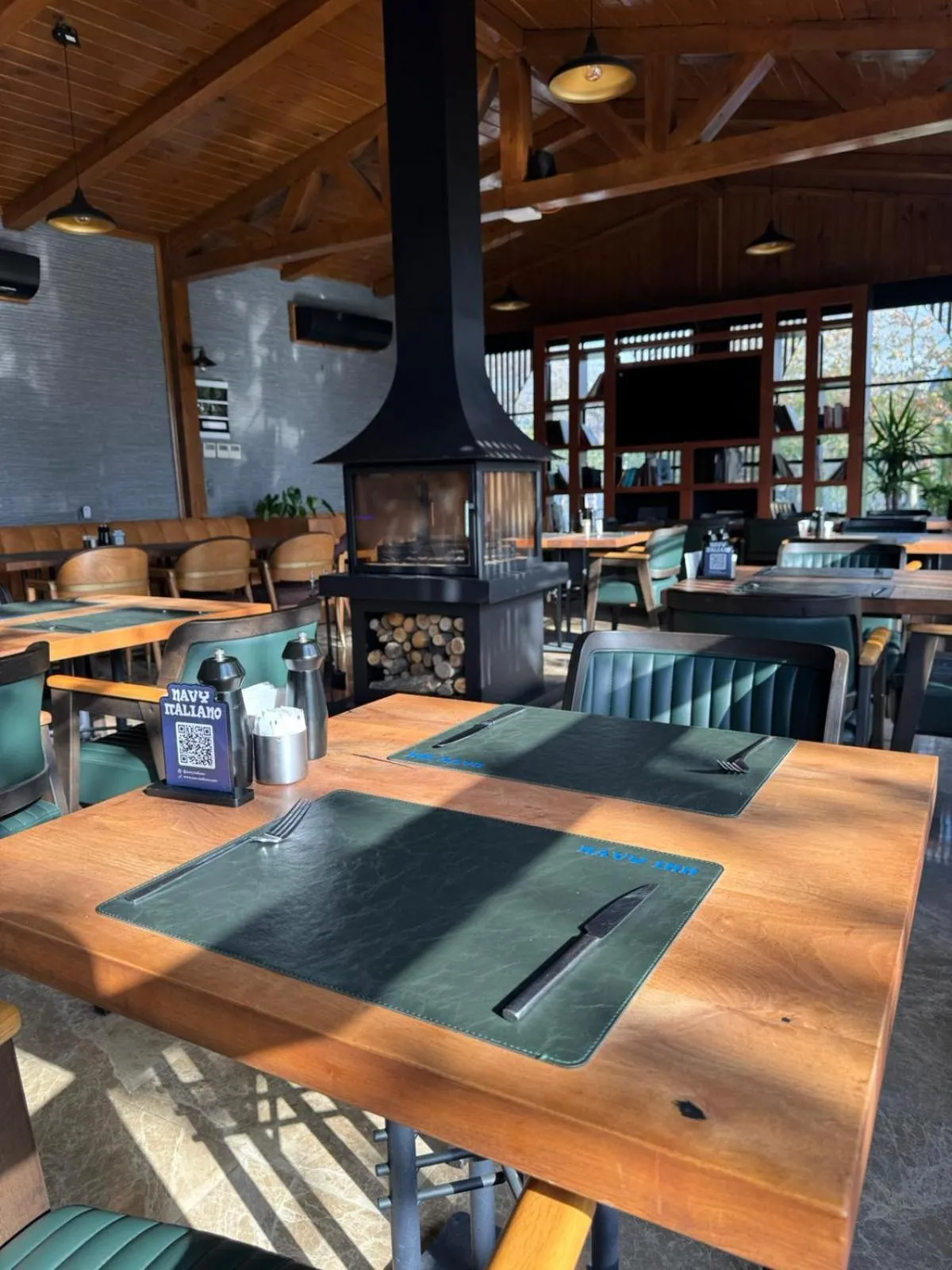 Navy Inn & Bungalows