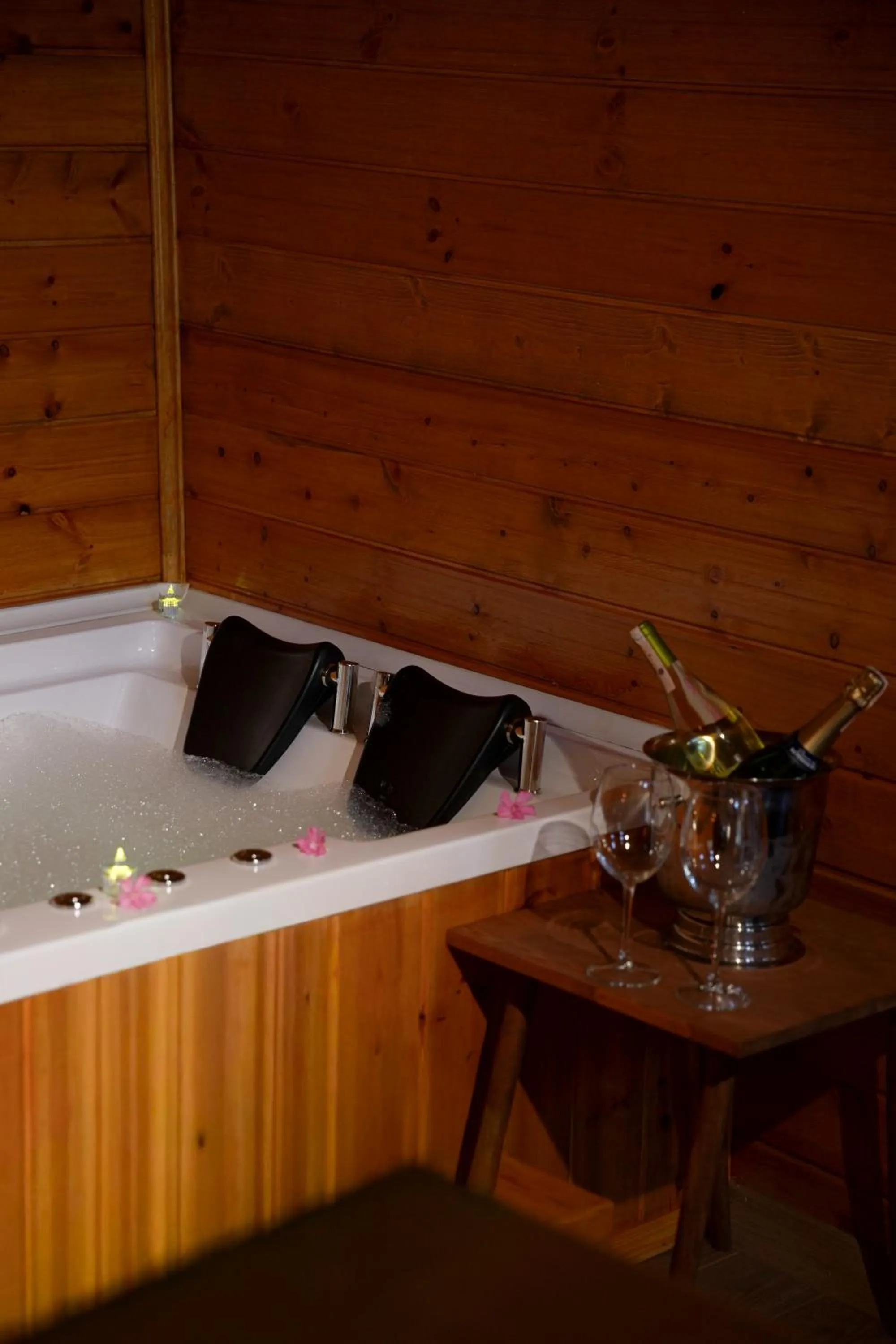 Navy Inn & Bungalows