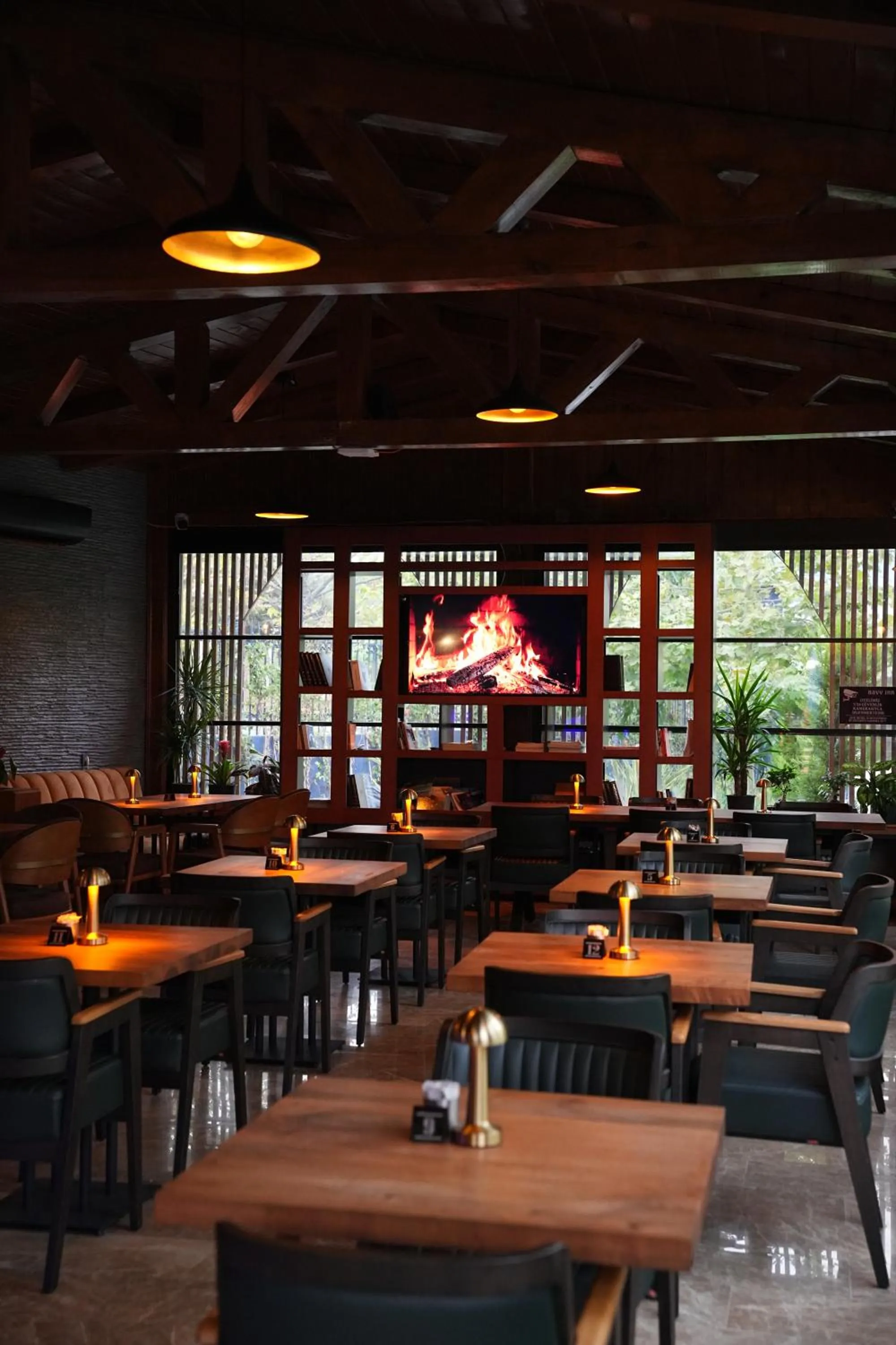 Restaurant/places to eat in Navy Inn & Bungalows