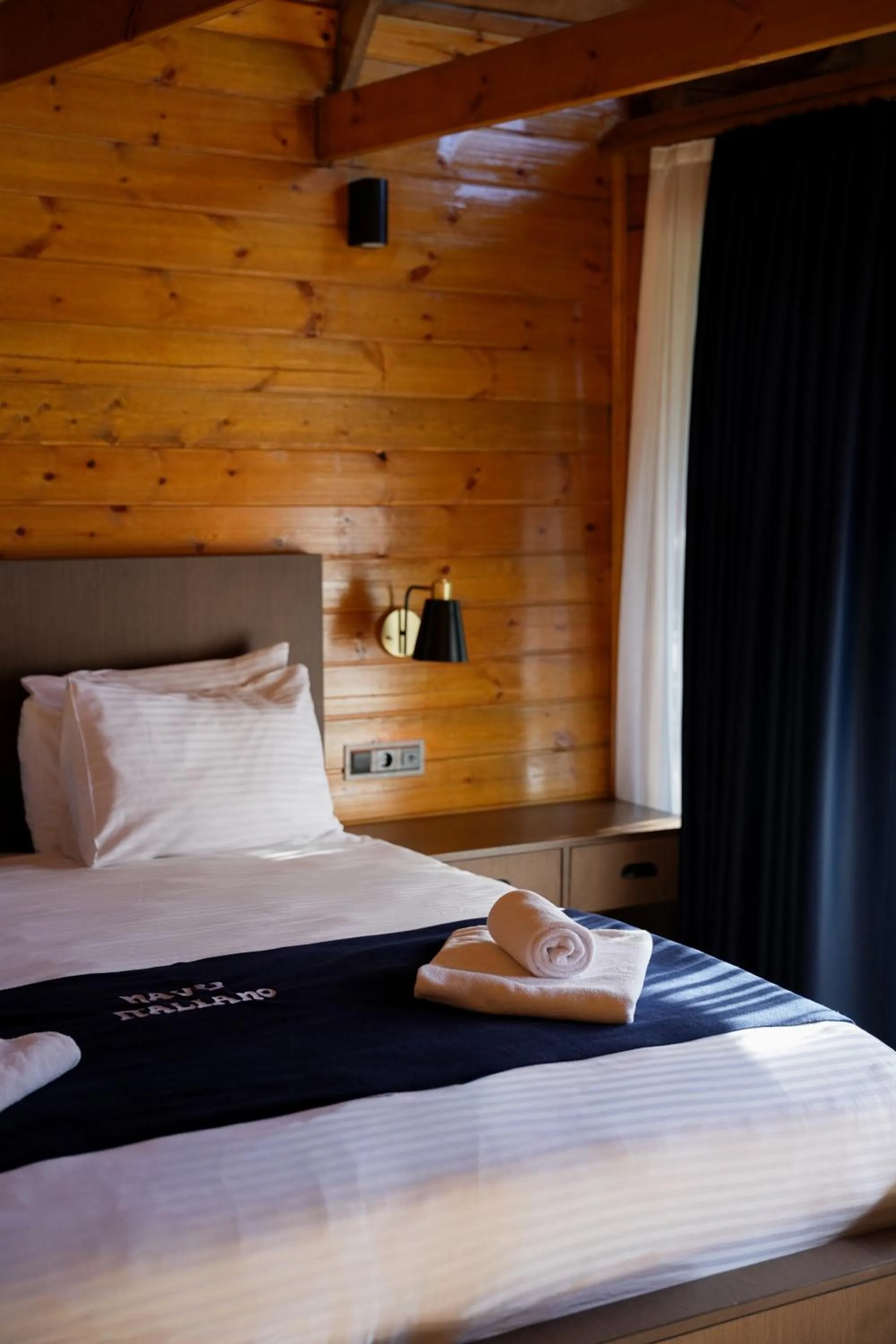 Bed in Navy Inn & Bungalows