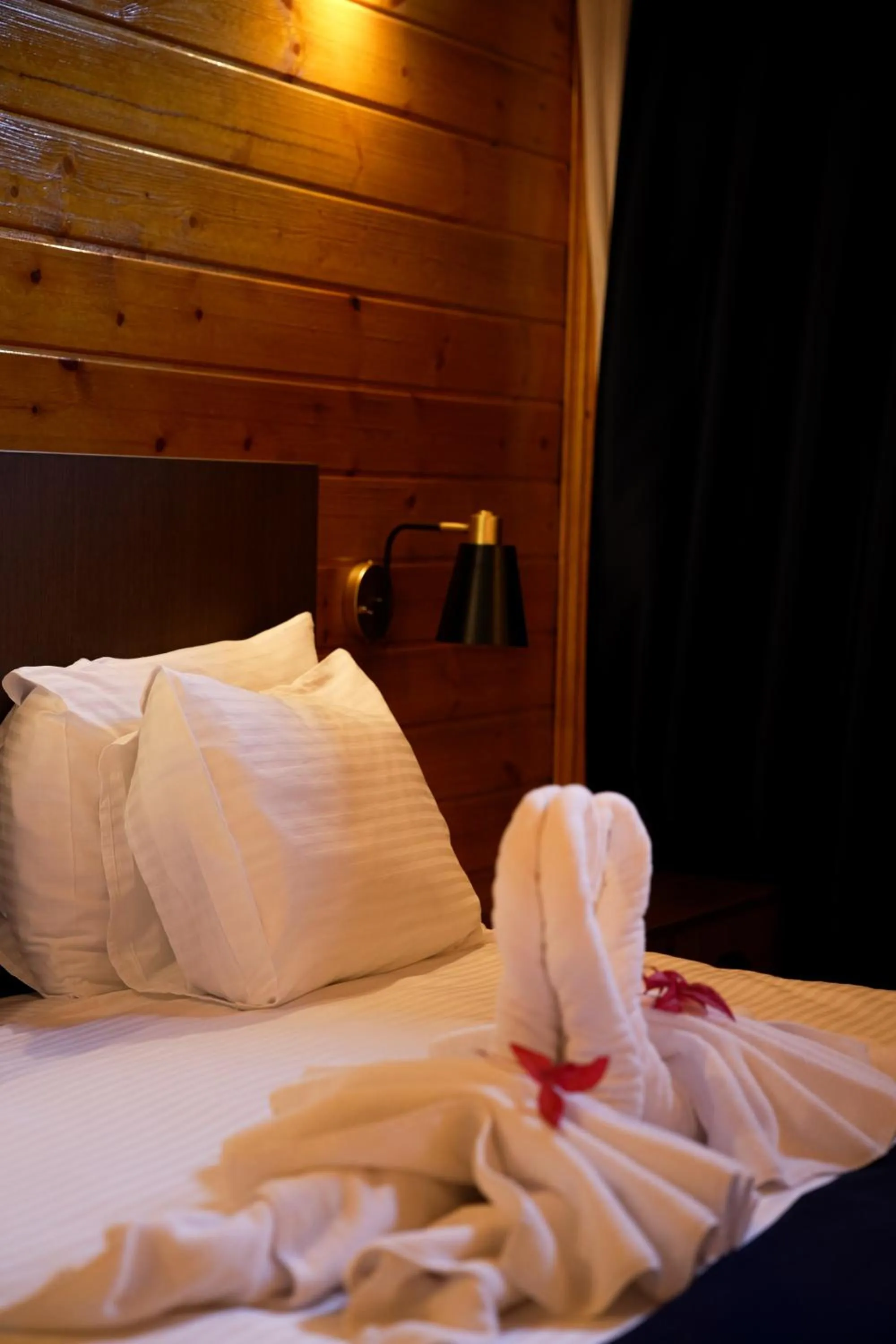 Bedroom, Bed in Navy Inn & Bungalows