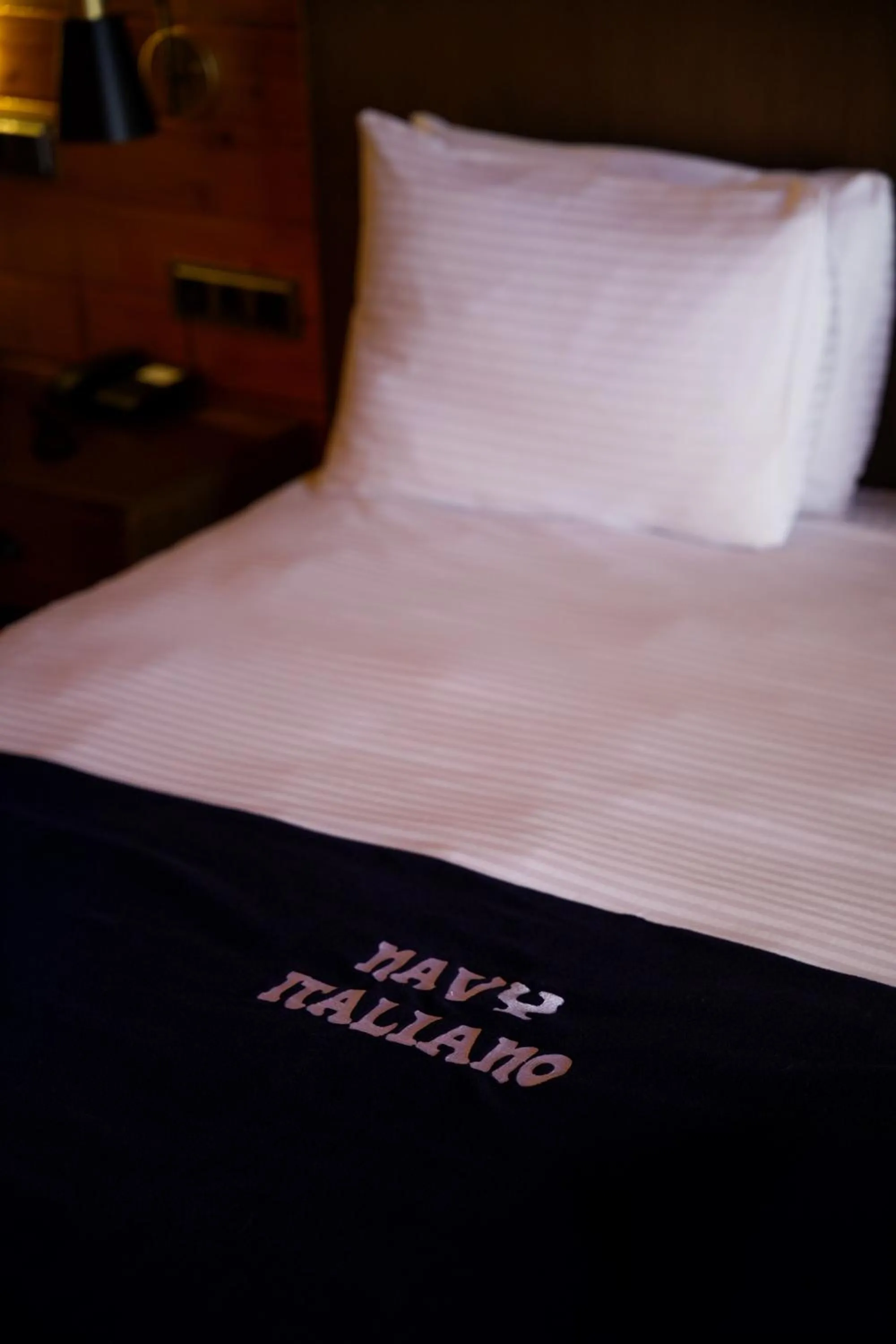 Bedroom, Bed in Navy Inn & Bungalows