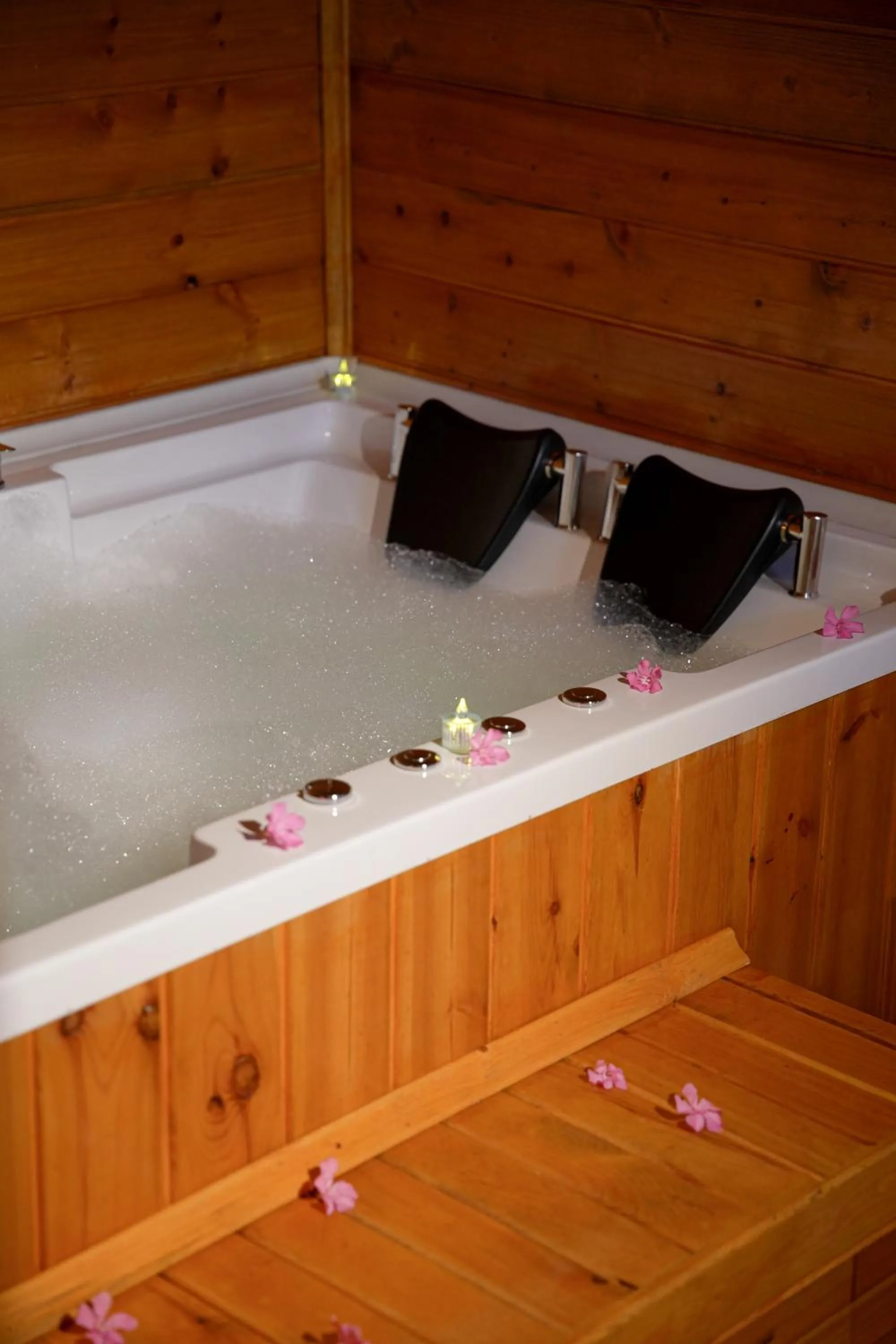 Hot Tub in Navy Inn & Bungalows