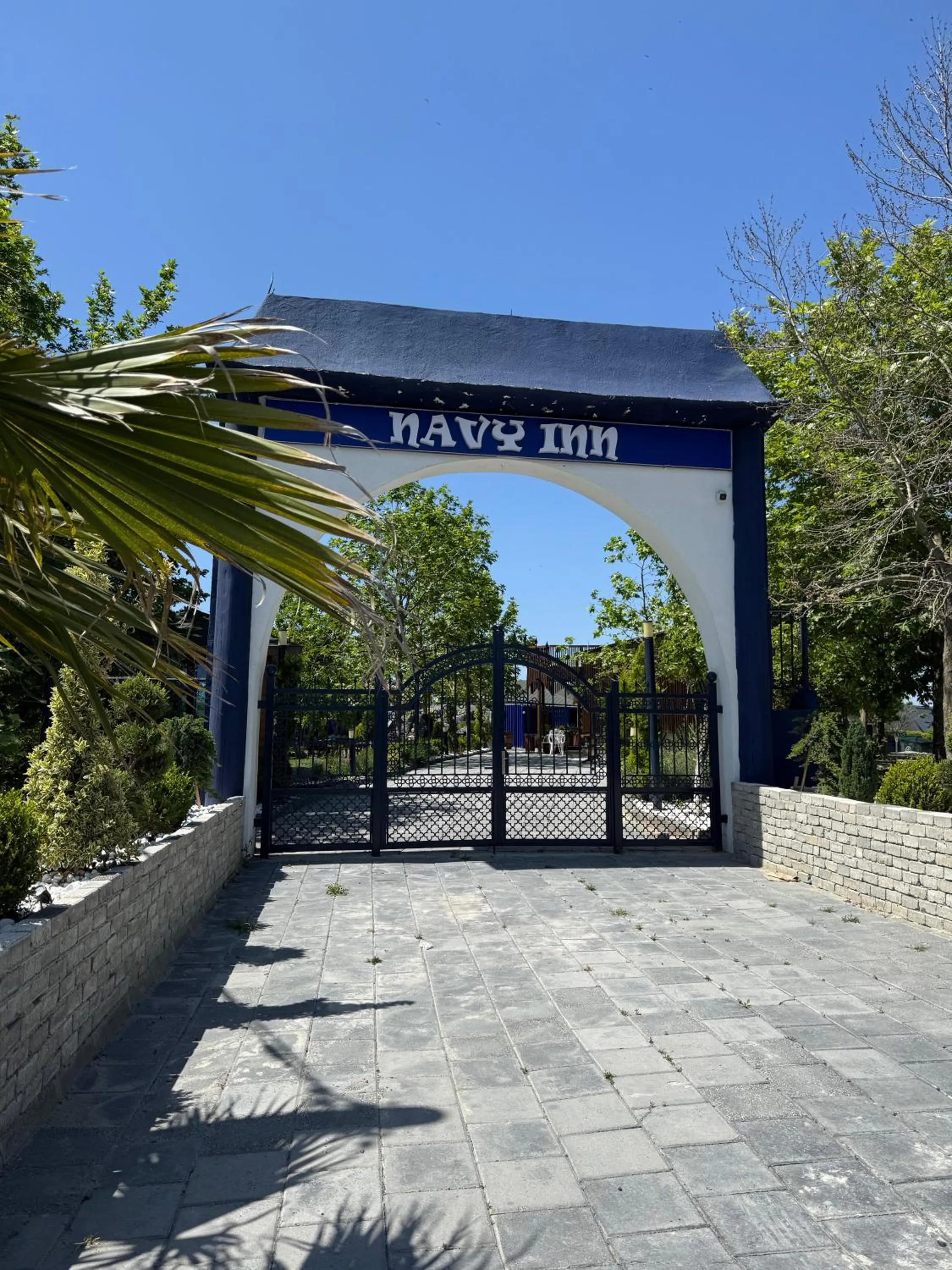 Facade/entrance in Navy Inn & Bungalows