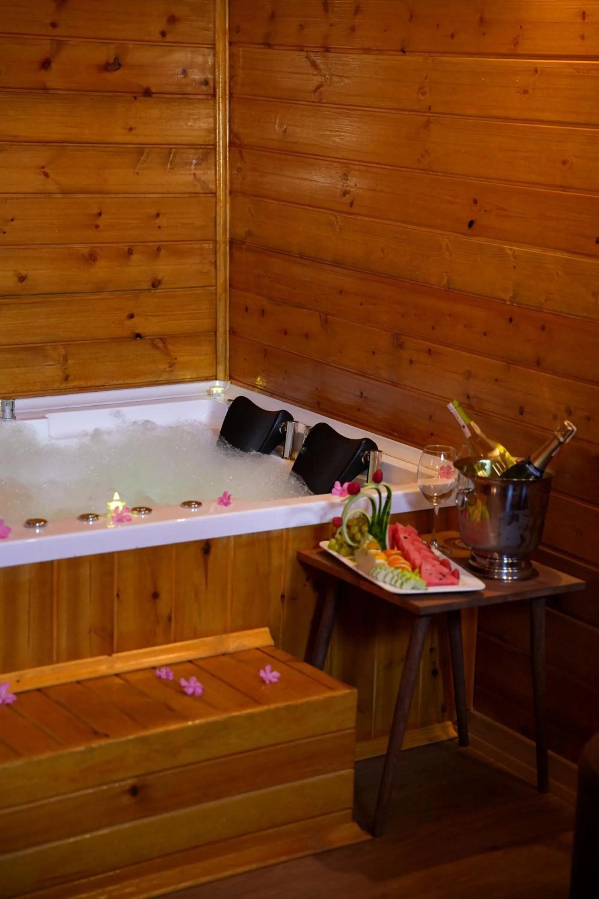 room service in Navy Inn & Bungalows