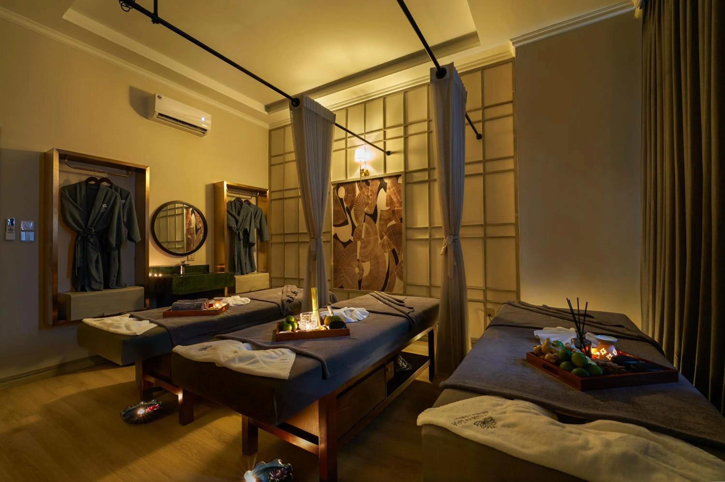 Spa and wellness centre/facilities, Bed in GRAND HOTEL du LAC Boutique Saigon