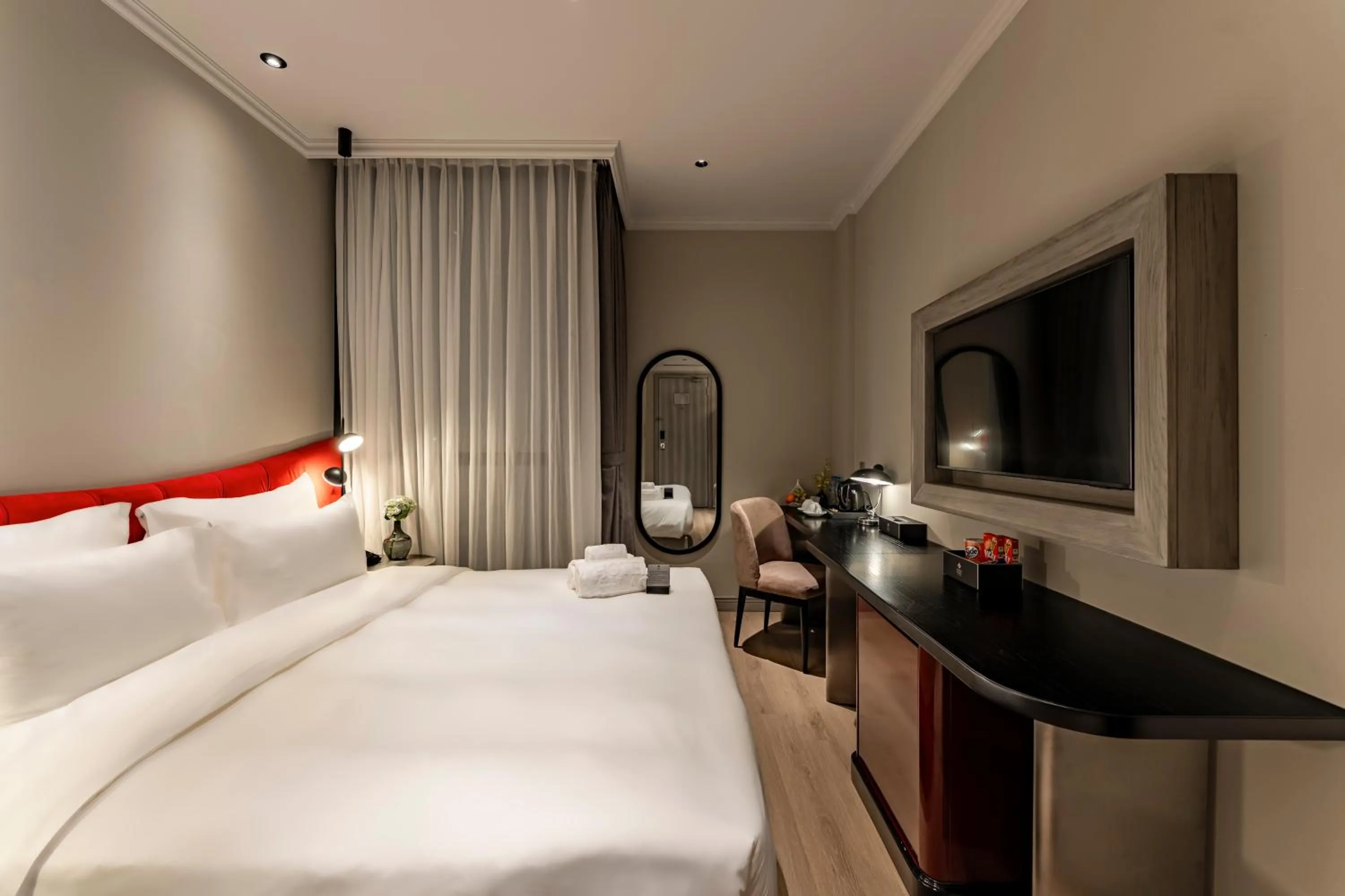 Bedroom, Bed in GRAND HOTEL du LAC Boutique Saigon