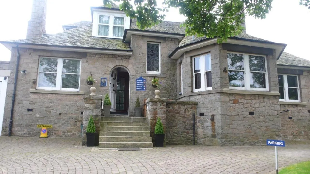 Facade/entrance in Sandilands House