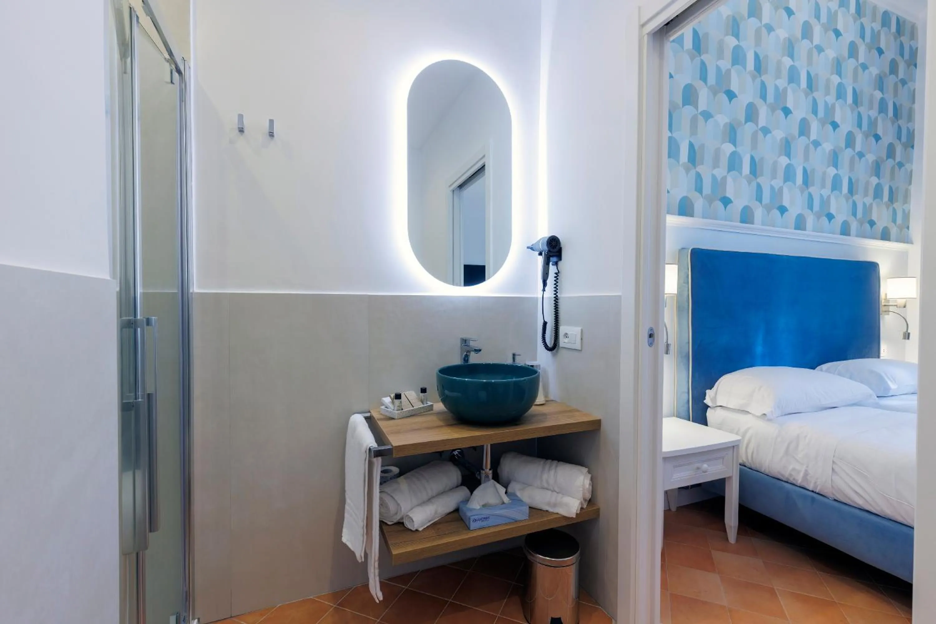 Bathroom, Bed in D'Amalfi Hospitality