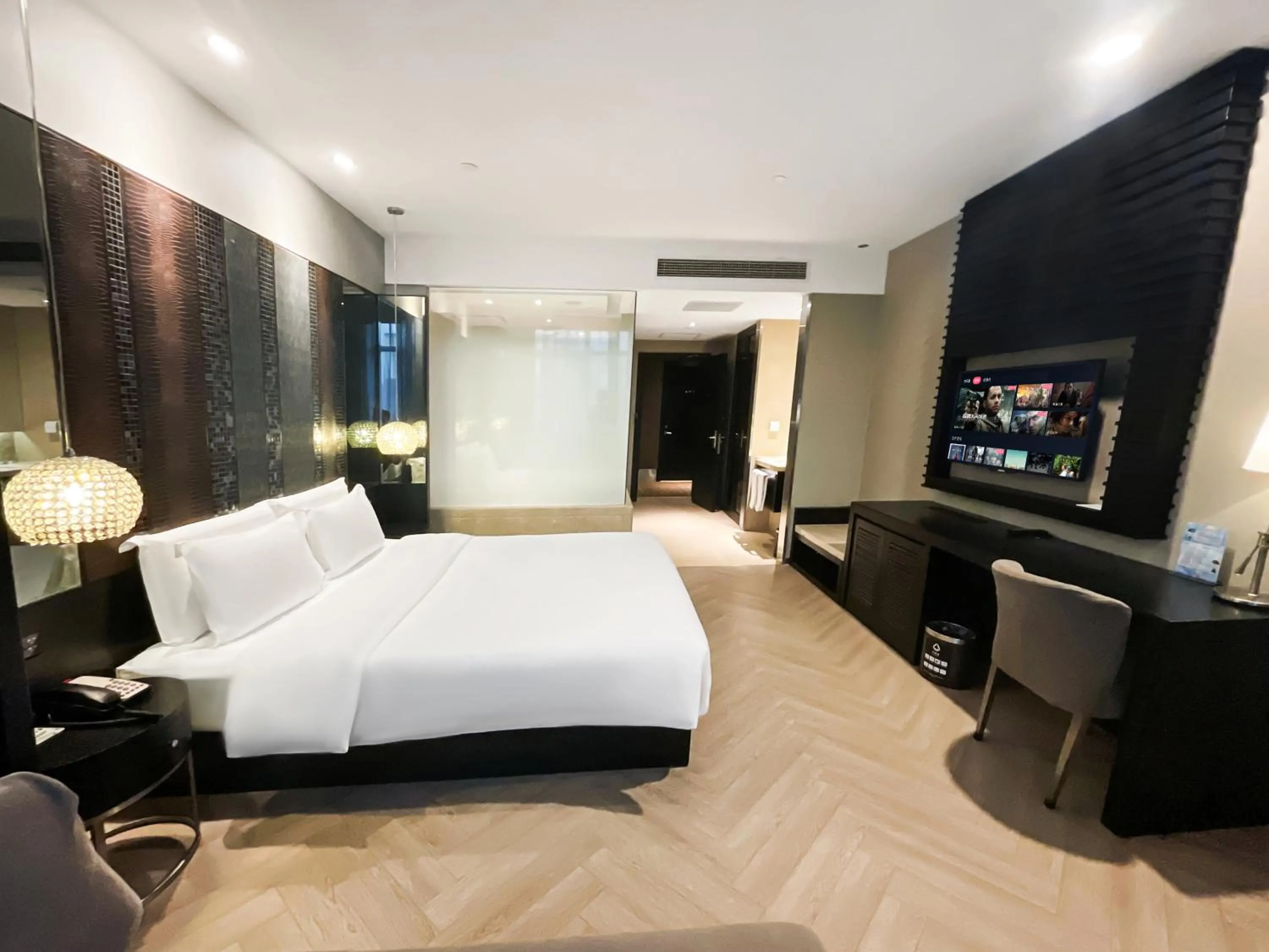 Bedroom, Bed in Crystal Orange Hotel Shanghai International Tourism Resort Chuansha