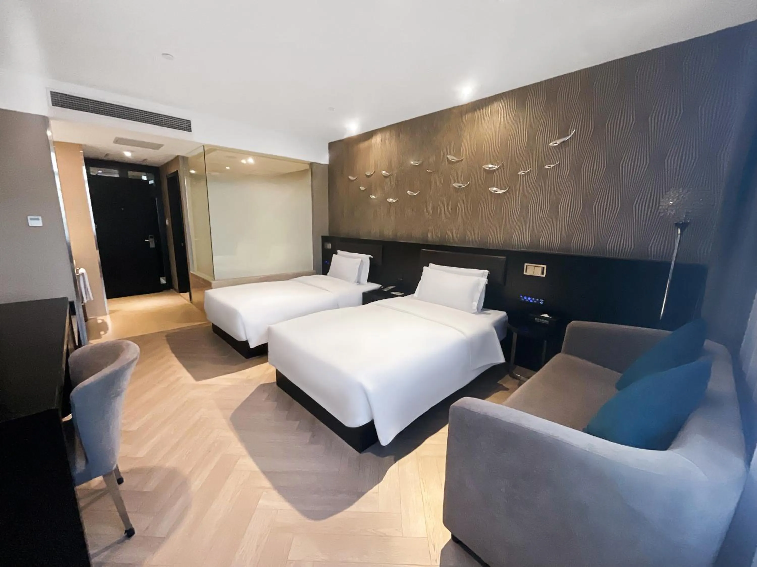 Bedroom, Bed in Crystal Orange Hotel Shanghai International Tourism Resort Chuansha