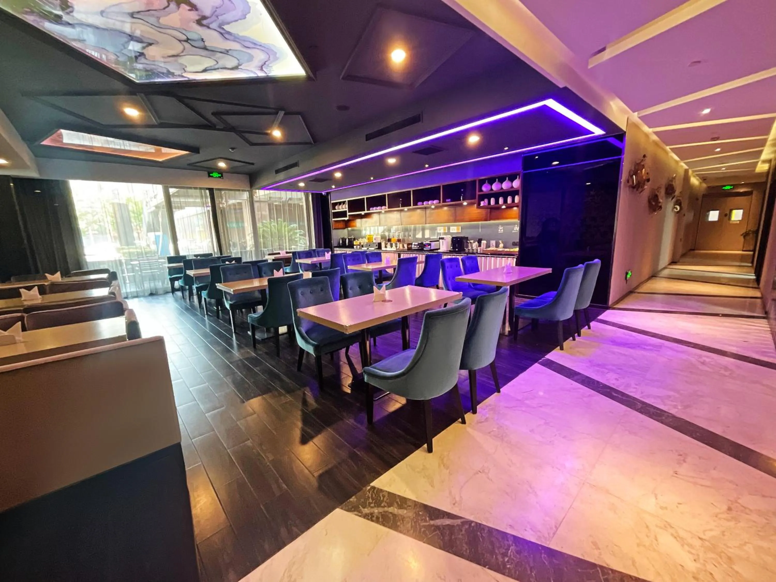Restaurant/places to eat in Crystal Orange Hotel Shanghai International Tourism Resort Chuansha