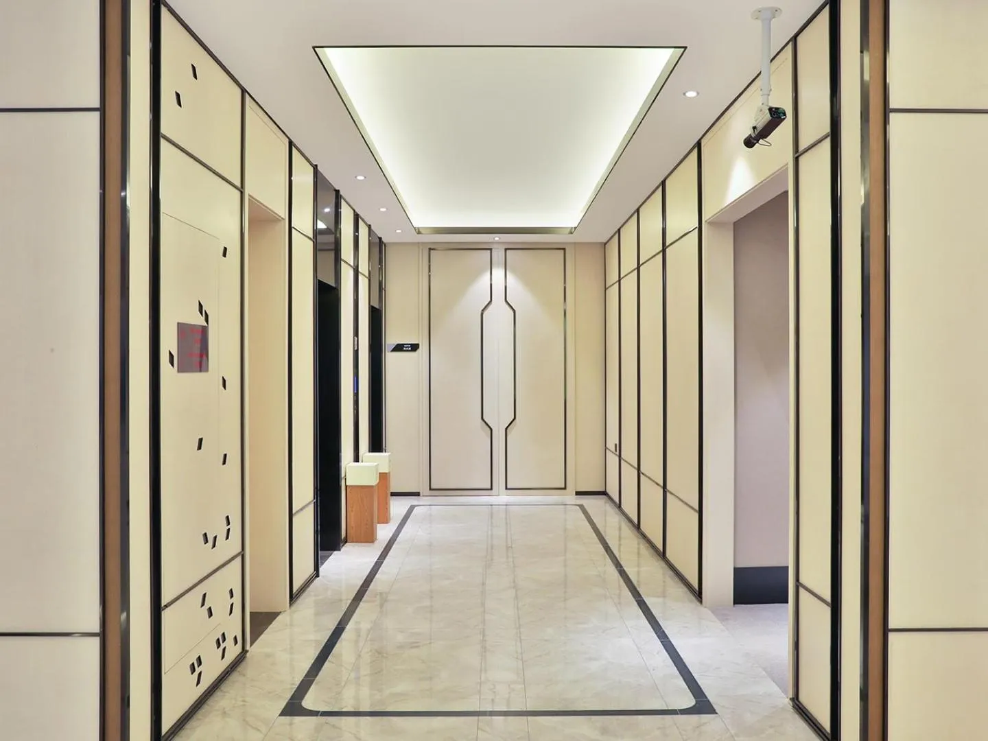 elevator in Crystal Orange Hotel Shanghai Hongqiao Jinhui Road
