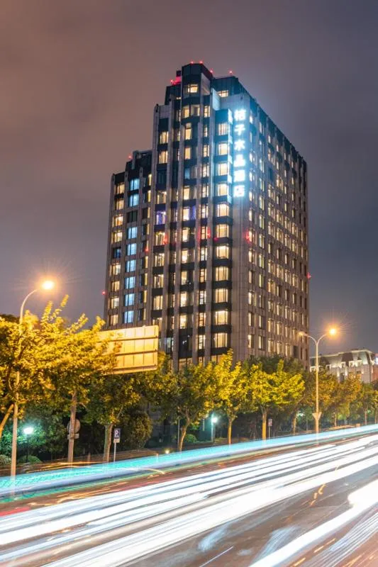 Property building in Shanghai Changfeng Business District Orange Crystal Hotel