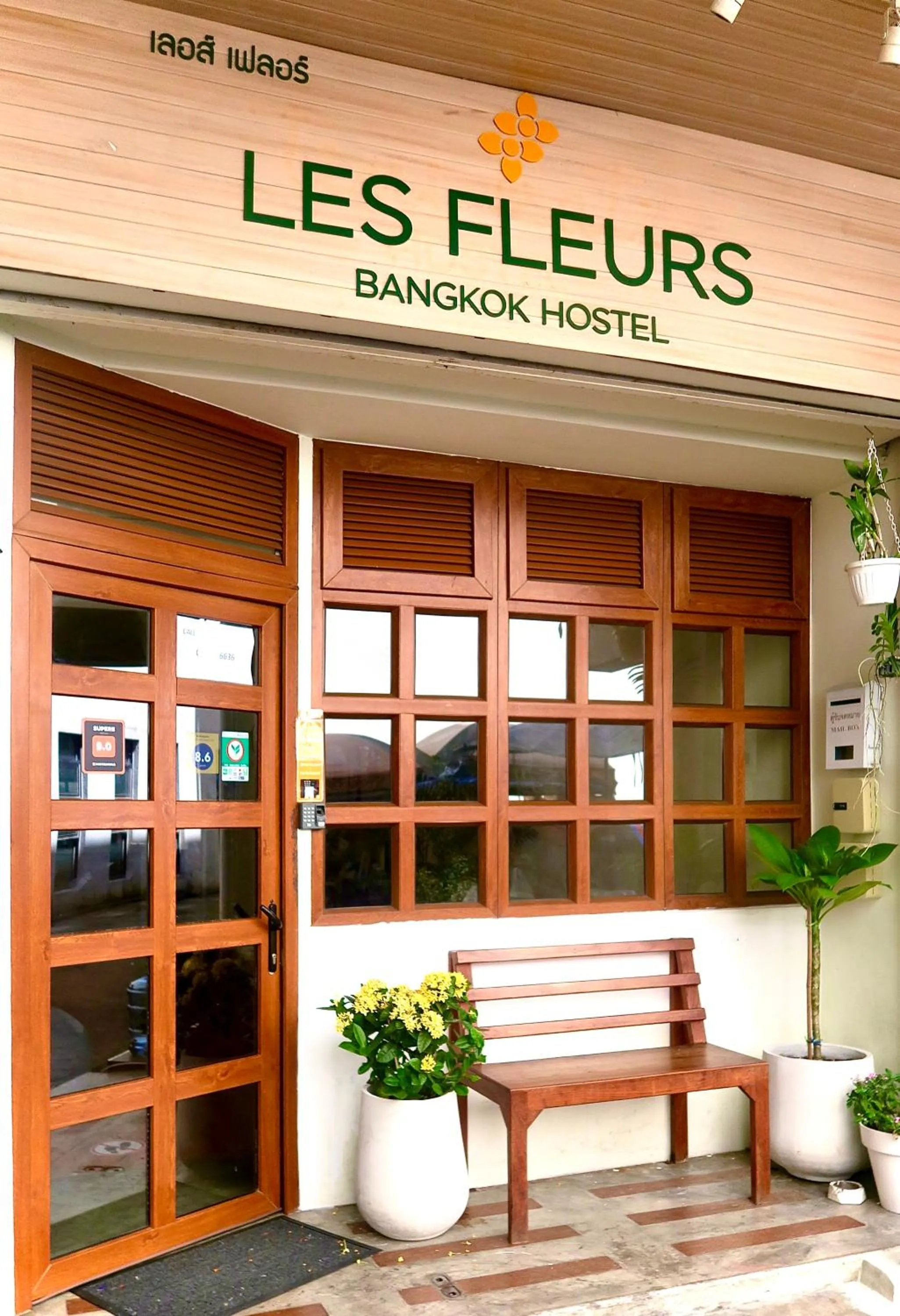 Les Fleurs Bangkok Hostel