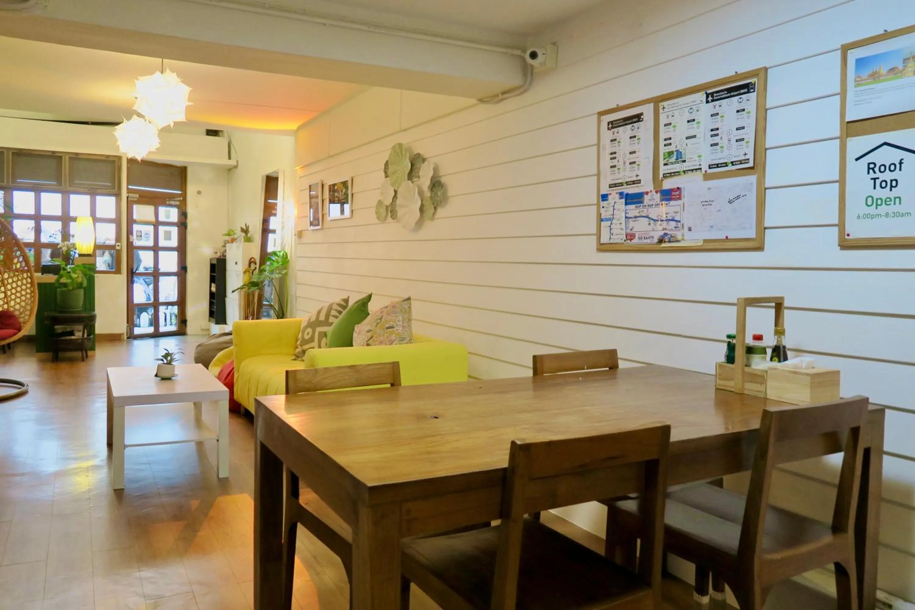 kitchen in Les Fleurs Bangkok Hostel