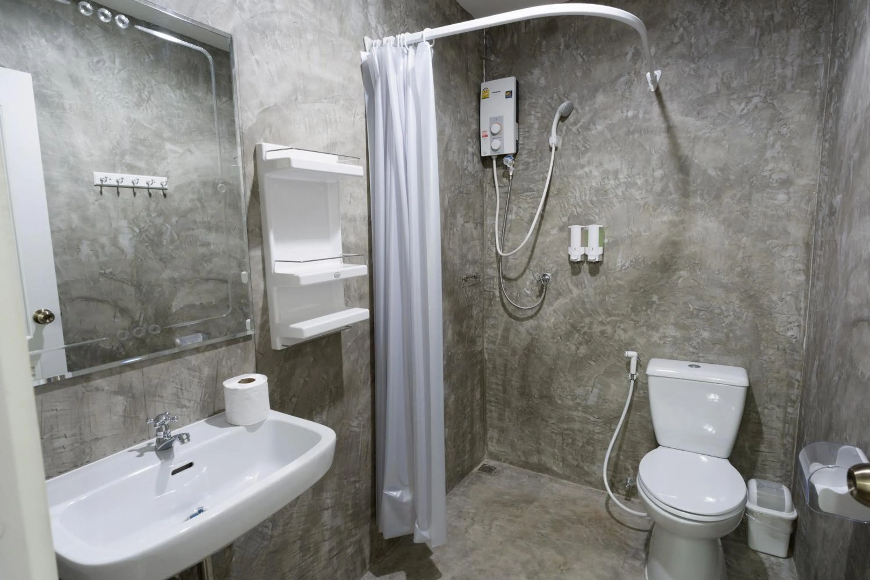 Bathroom in Tini Kati Hostel