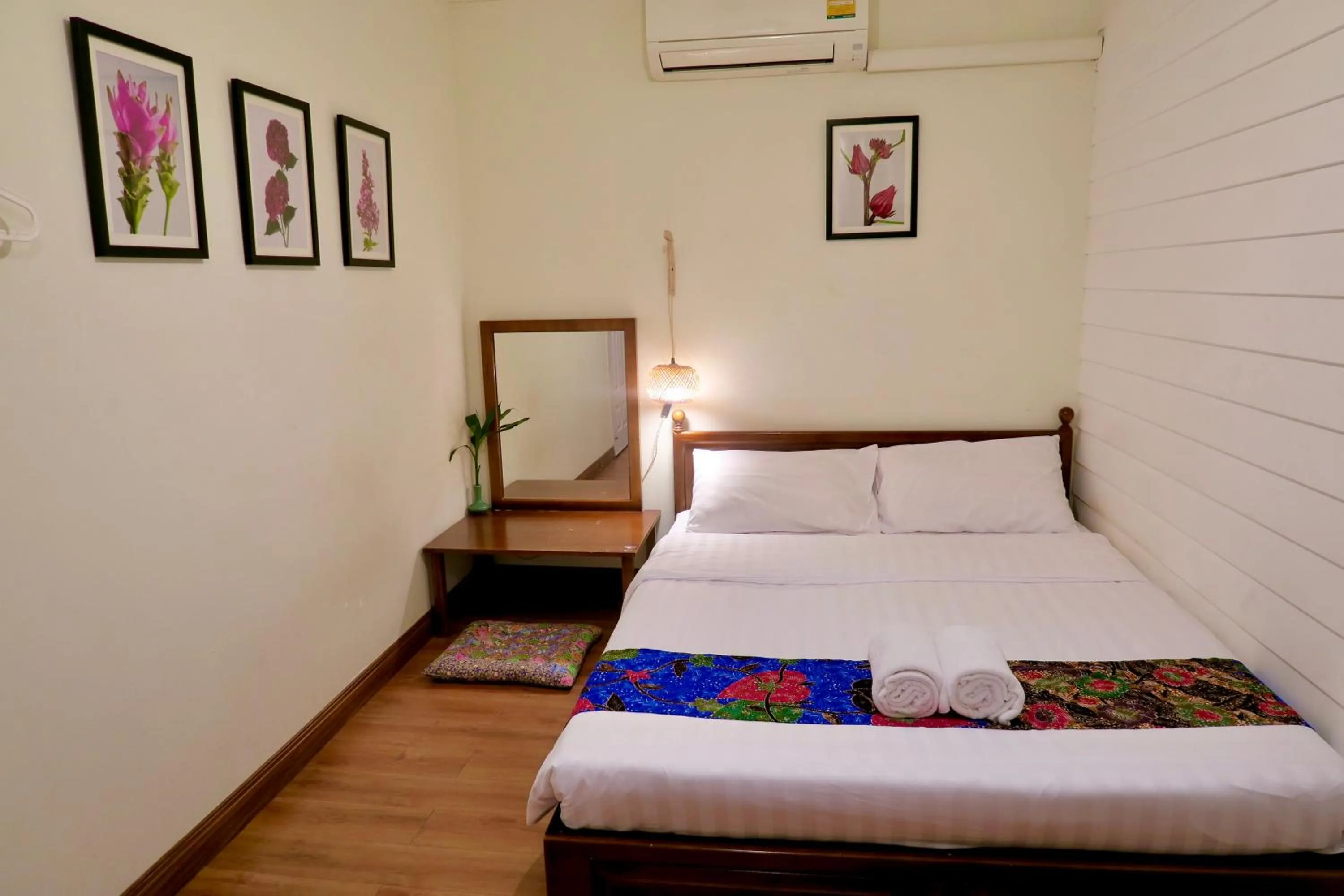 Bed in Les Fleurs Bangkok Hostel