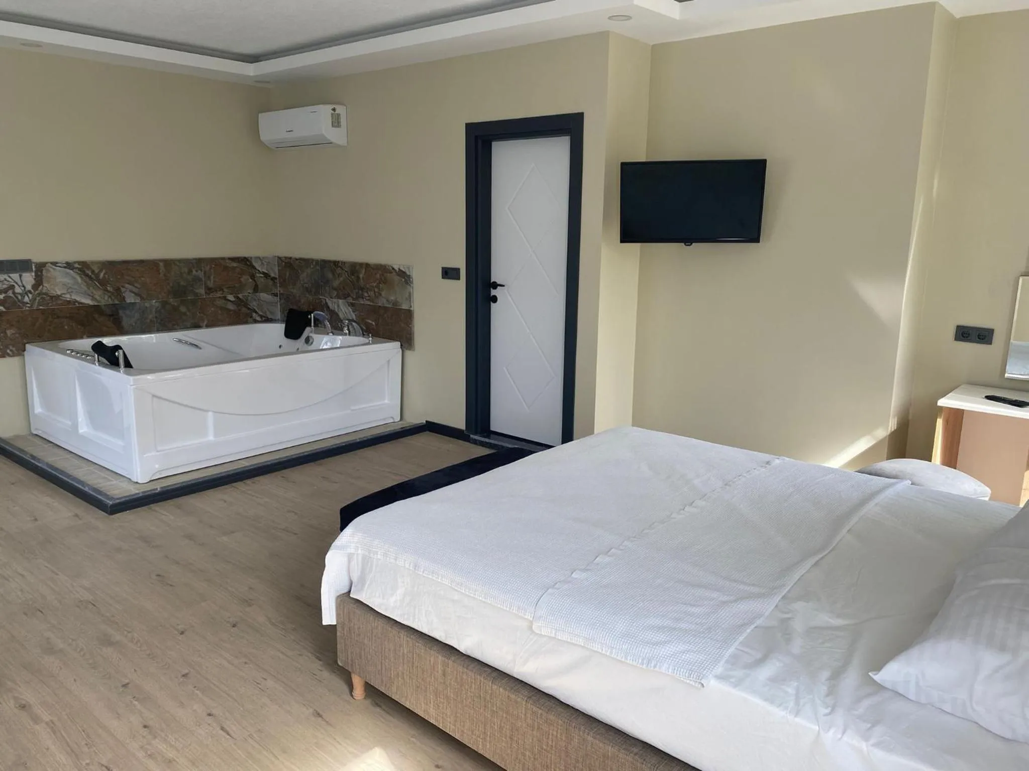 Photo of the whole room, Bed in Ağva Capella Hideaway Hotel