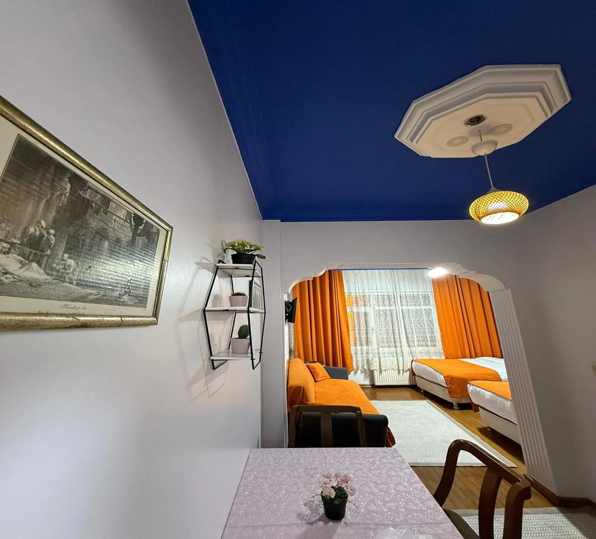 Dining area in Unique Suite Hotel