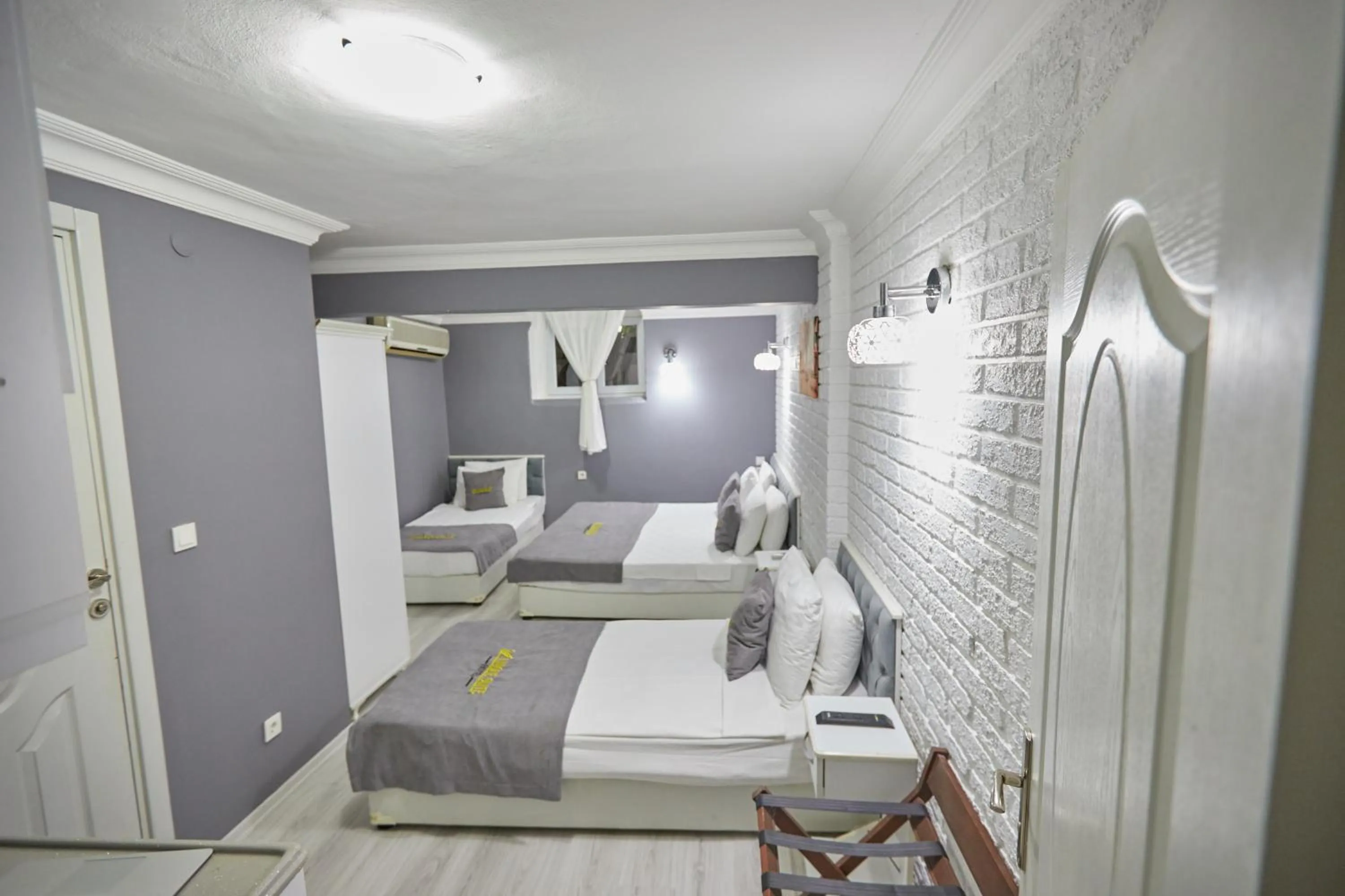 Photo of the whole room, Bed in Unique Suite Hotel