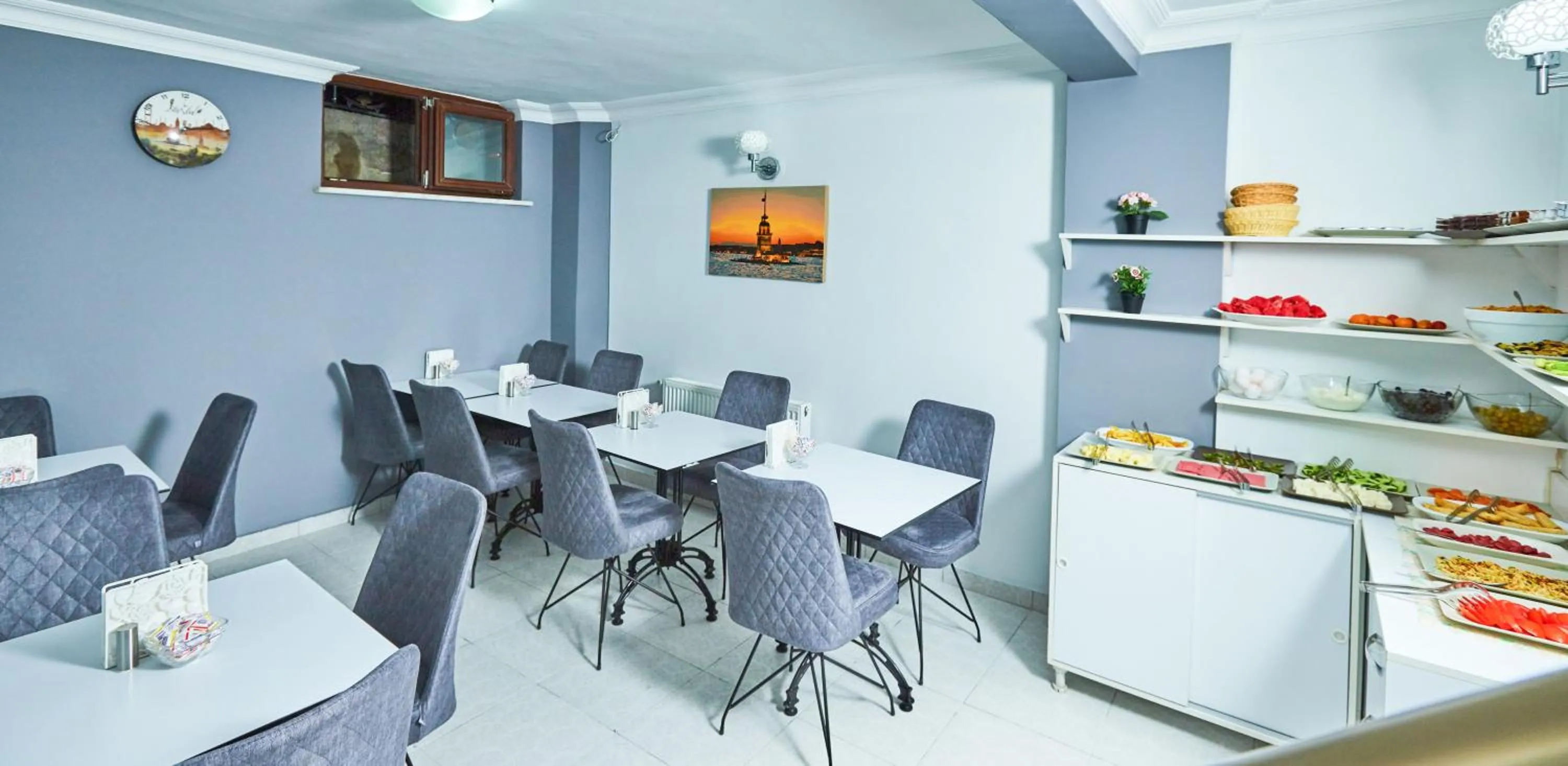 Food and drinks in Unique Suite Hotel