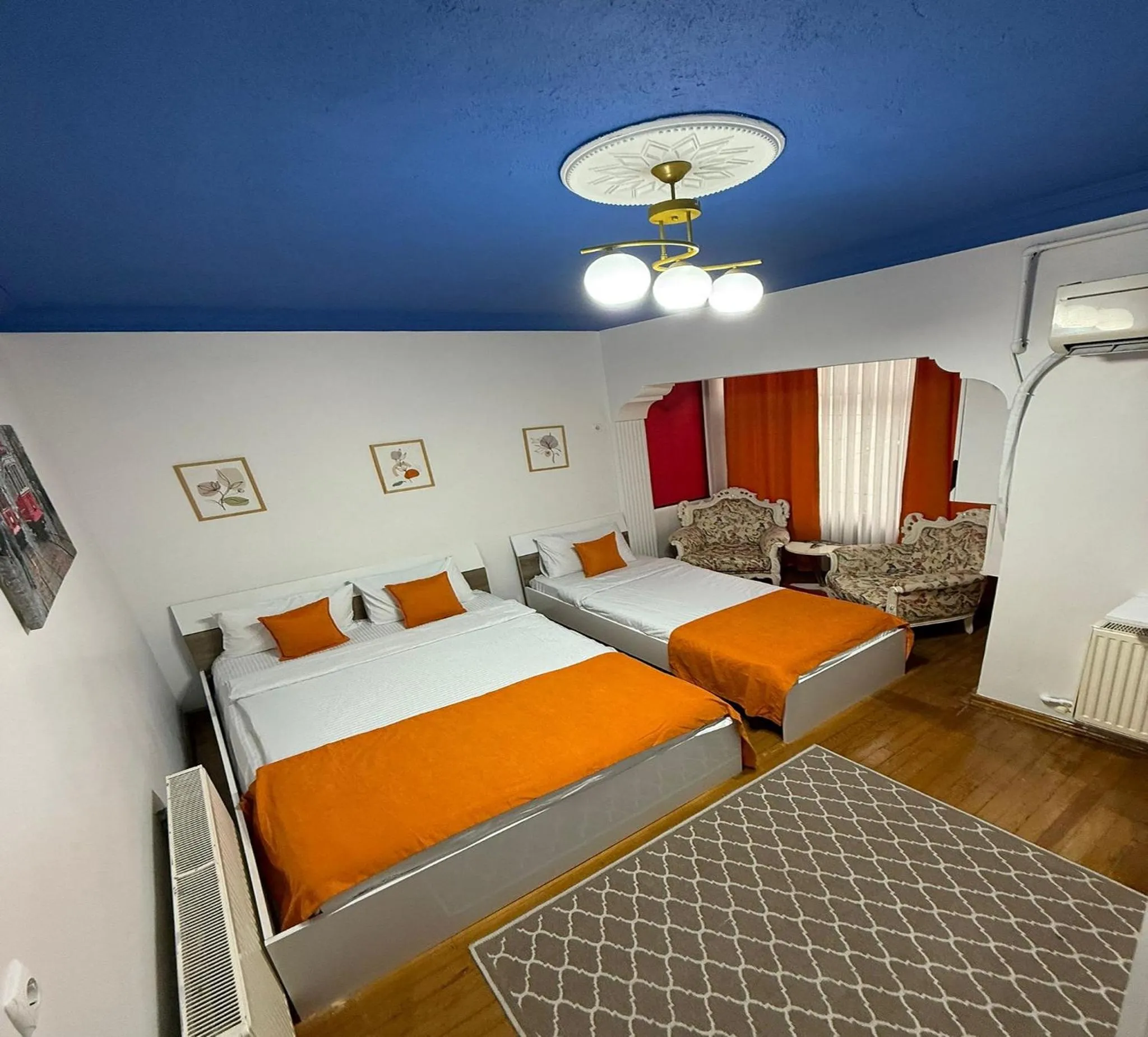 Bedroom, Bed in Unique Suite Hotel