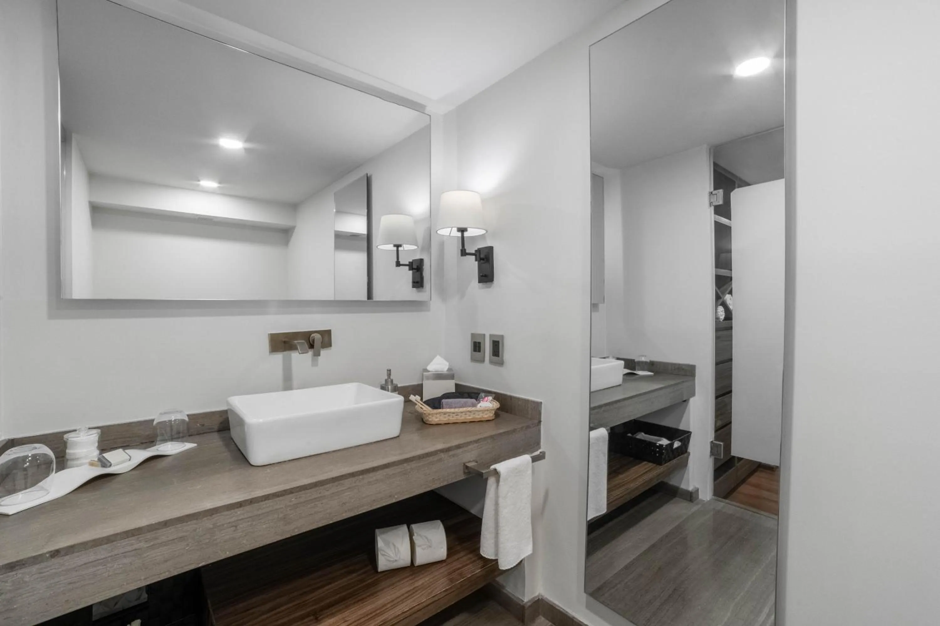 Flow Condesa - Adults Only