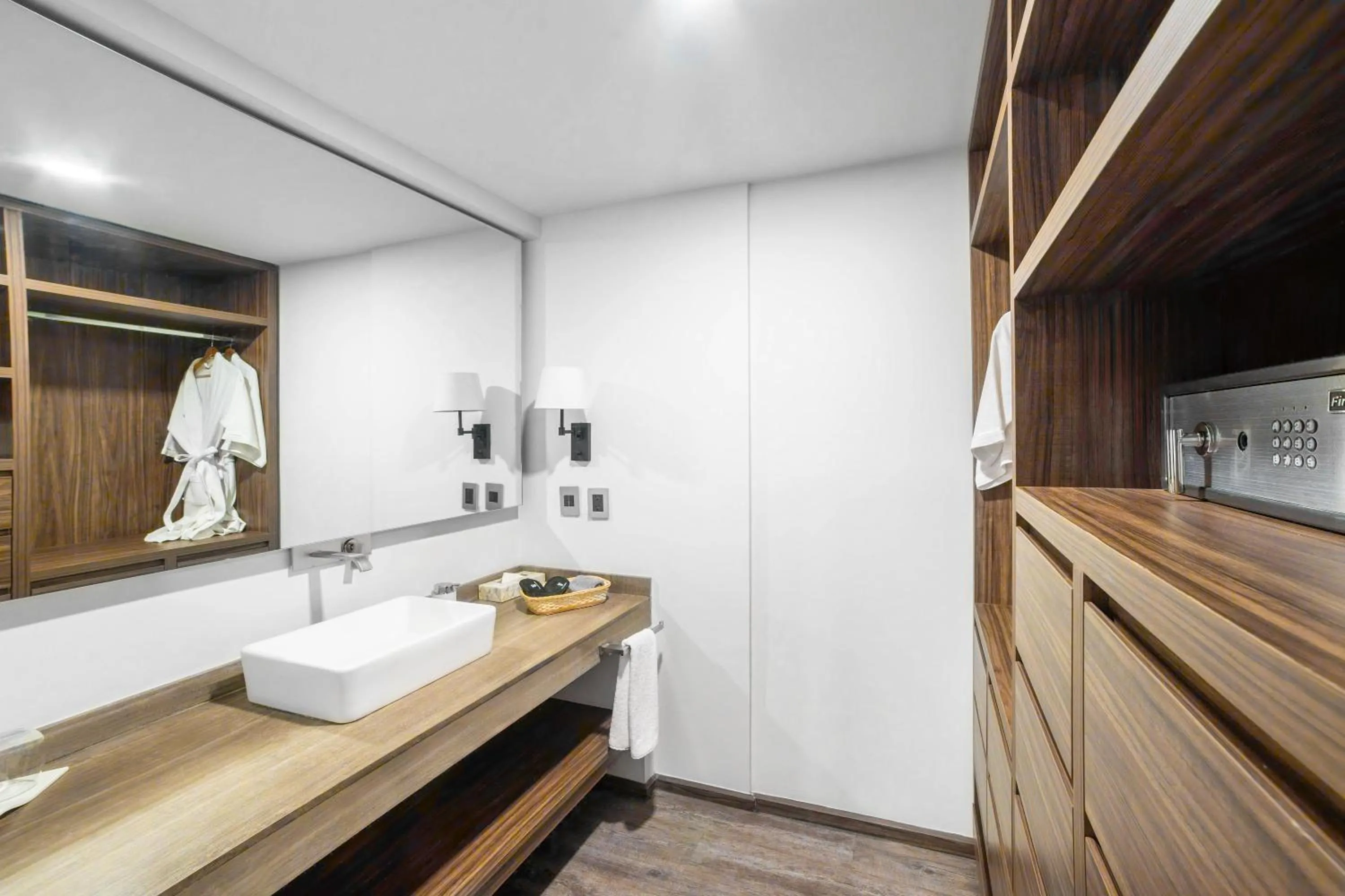 Flow Condesa - Adults Only