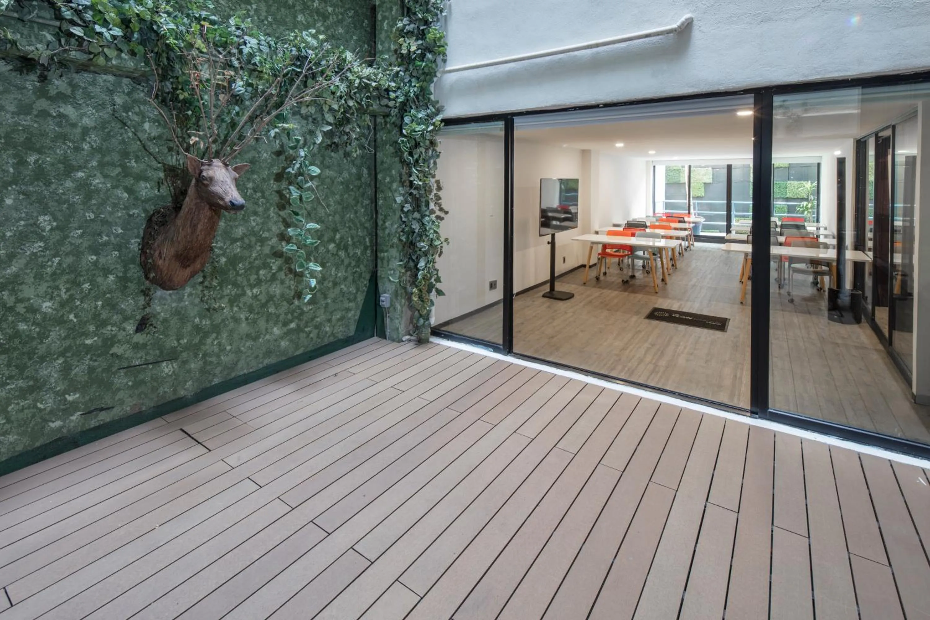 Area and facilities in Flow Condesa - Adults Only