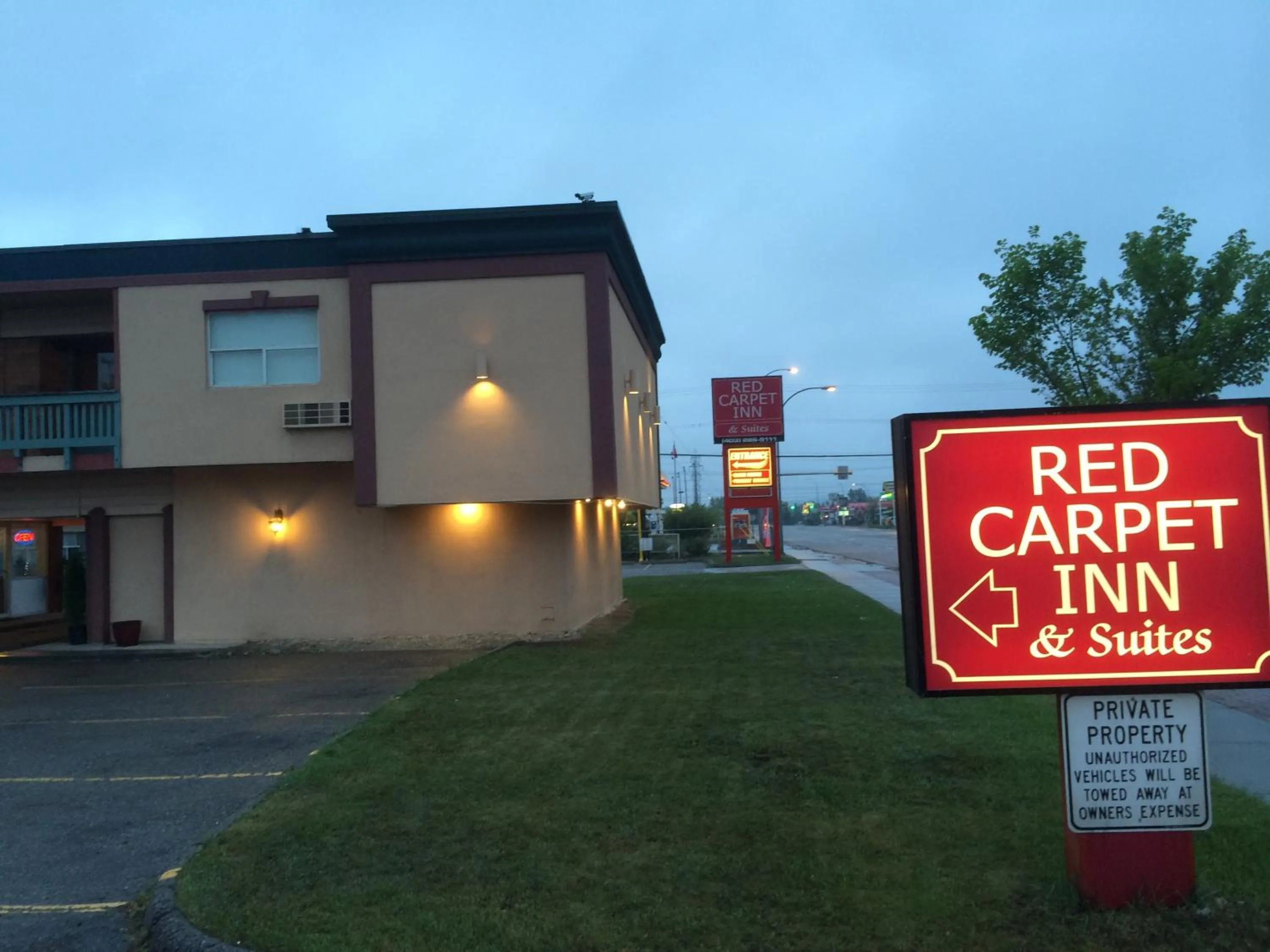 Facade/entrance in Red Carpet Inn & Suites