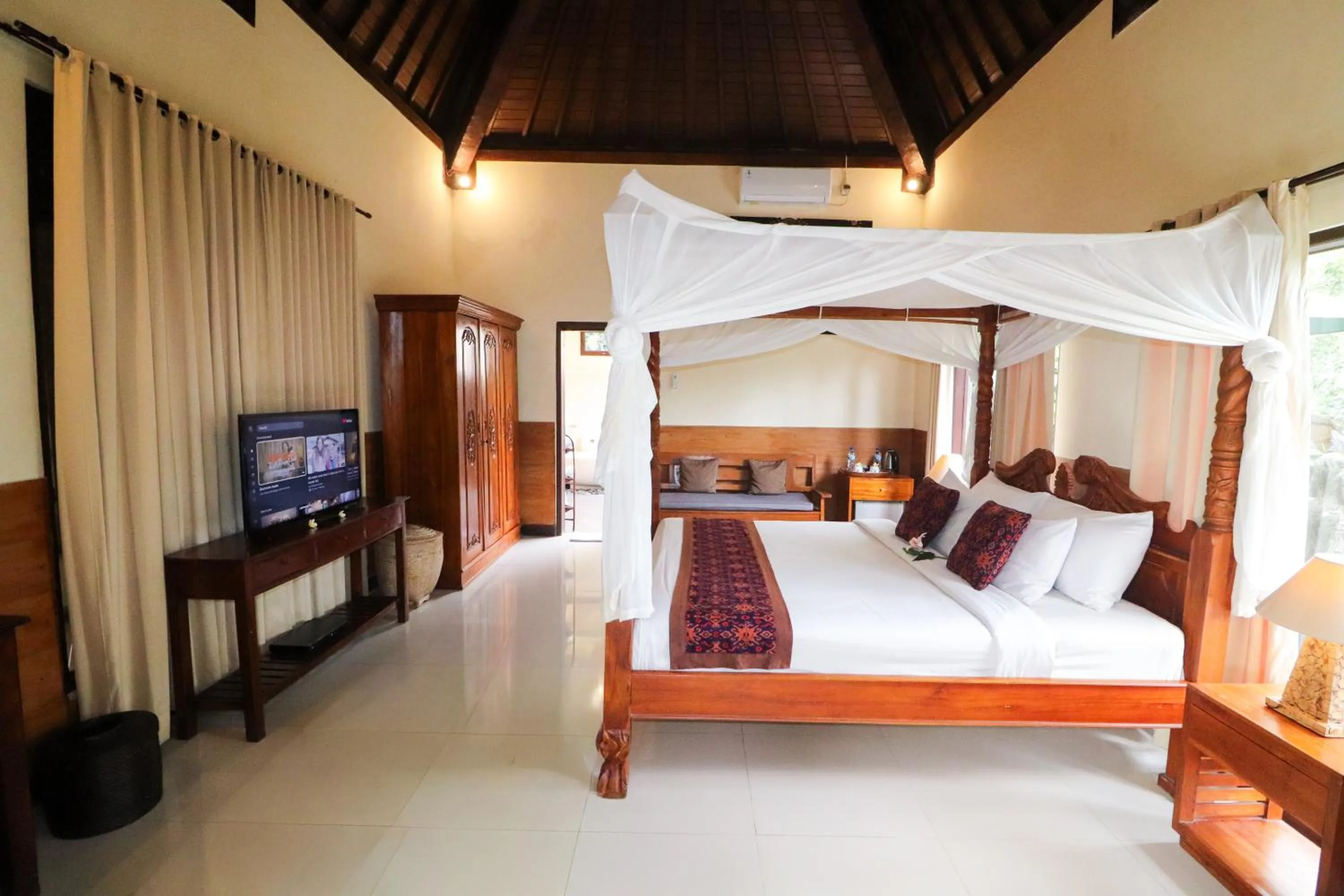Photo of the whole room, Bed in Villa JJ and Spa Ubud