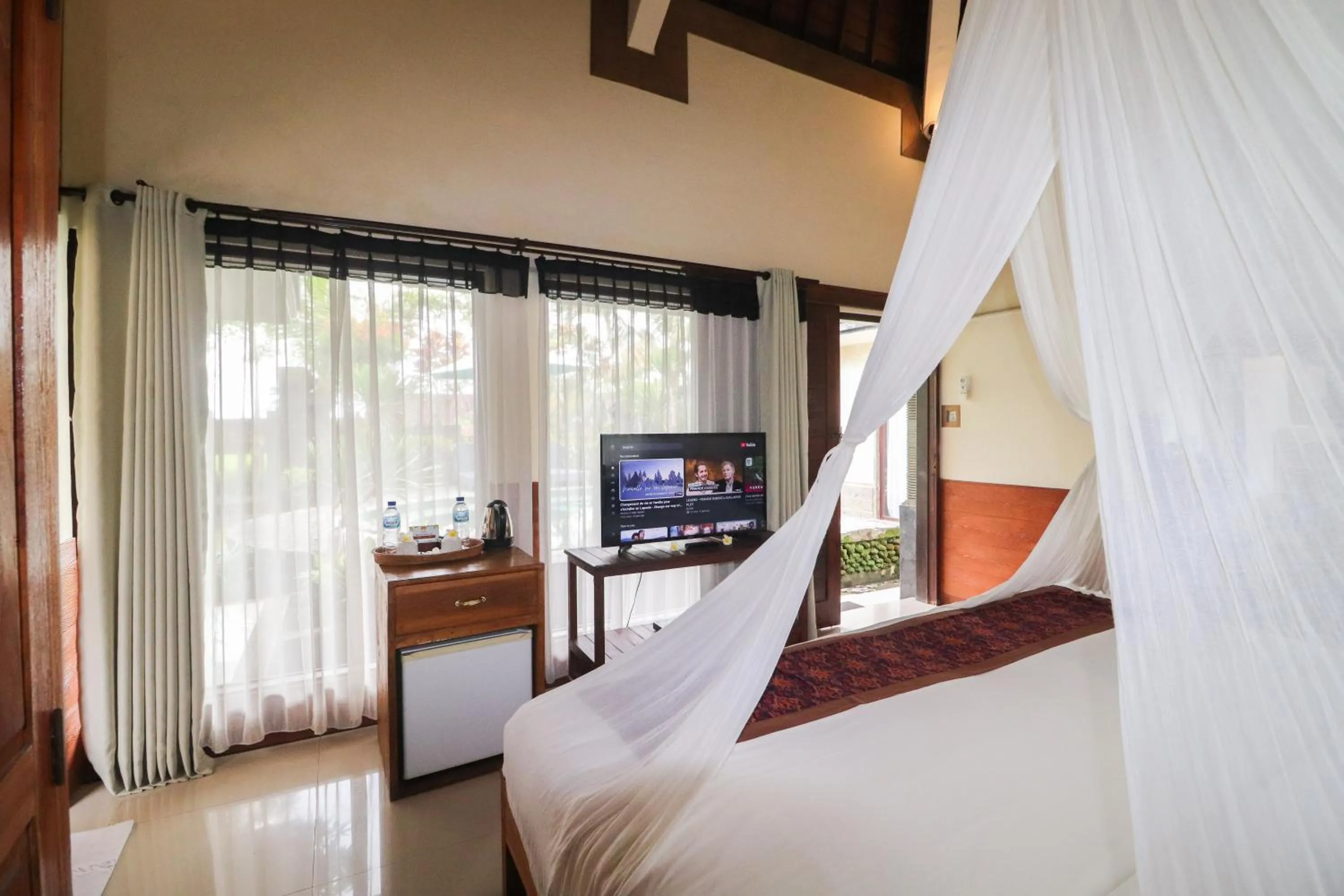 TV and multimedia, Bed in Villa JJ and Spa Ubud