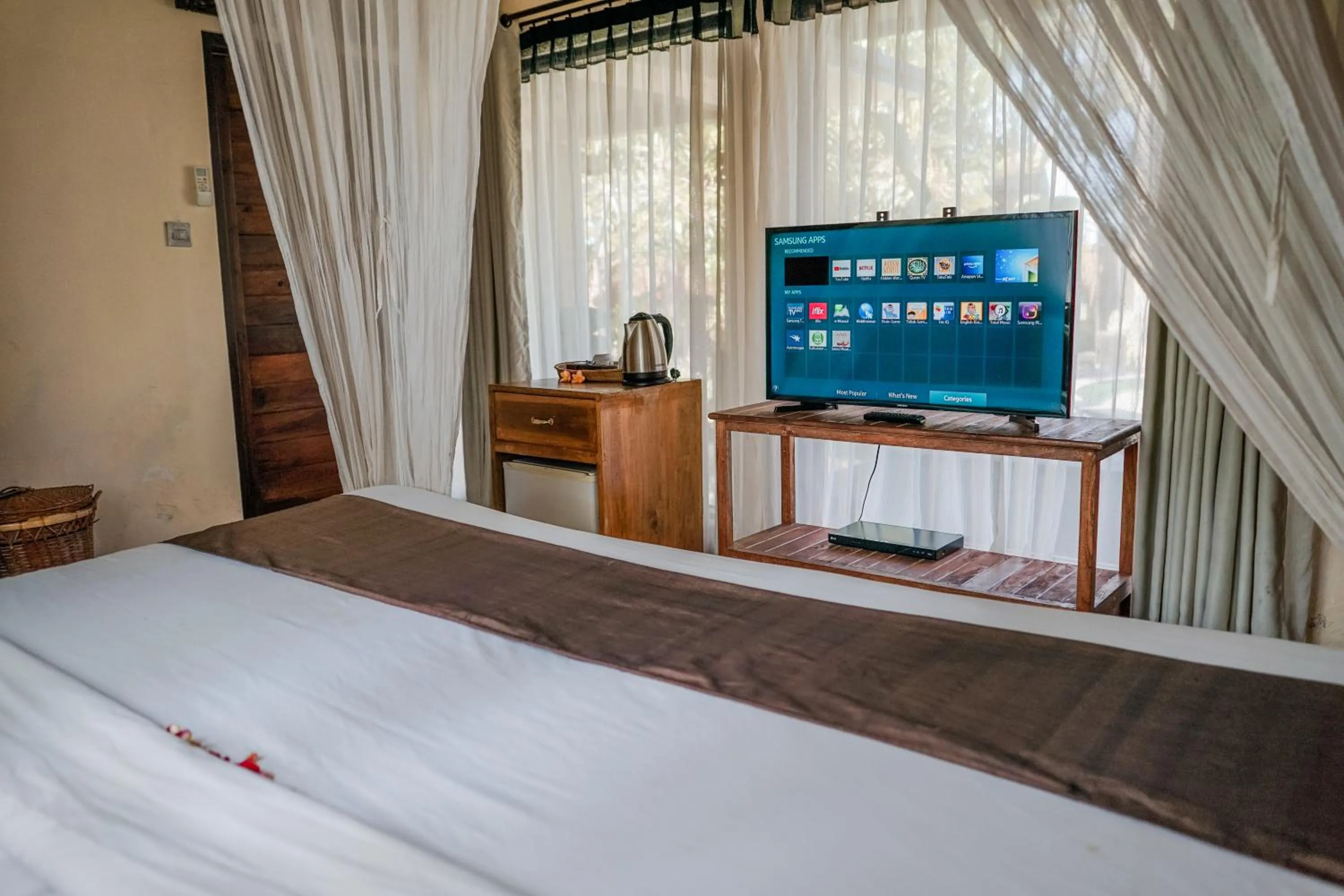 TV and multimedia, Bed in Villa JJ and Spa Ubud