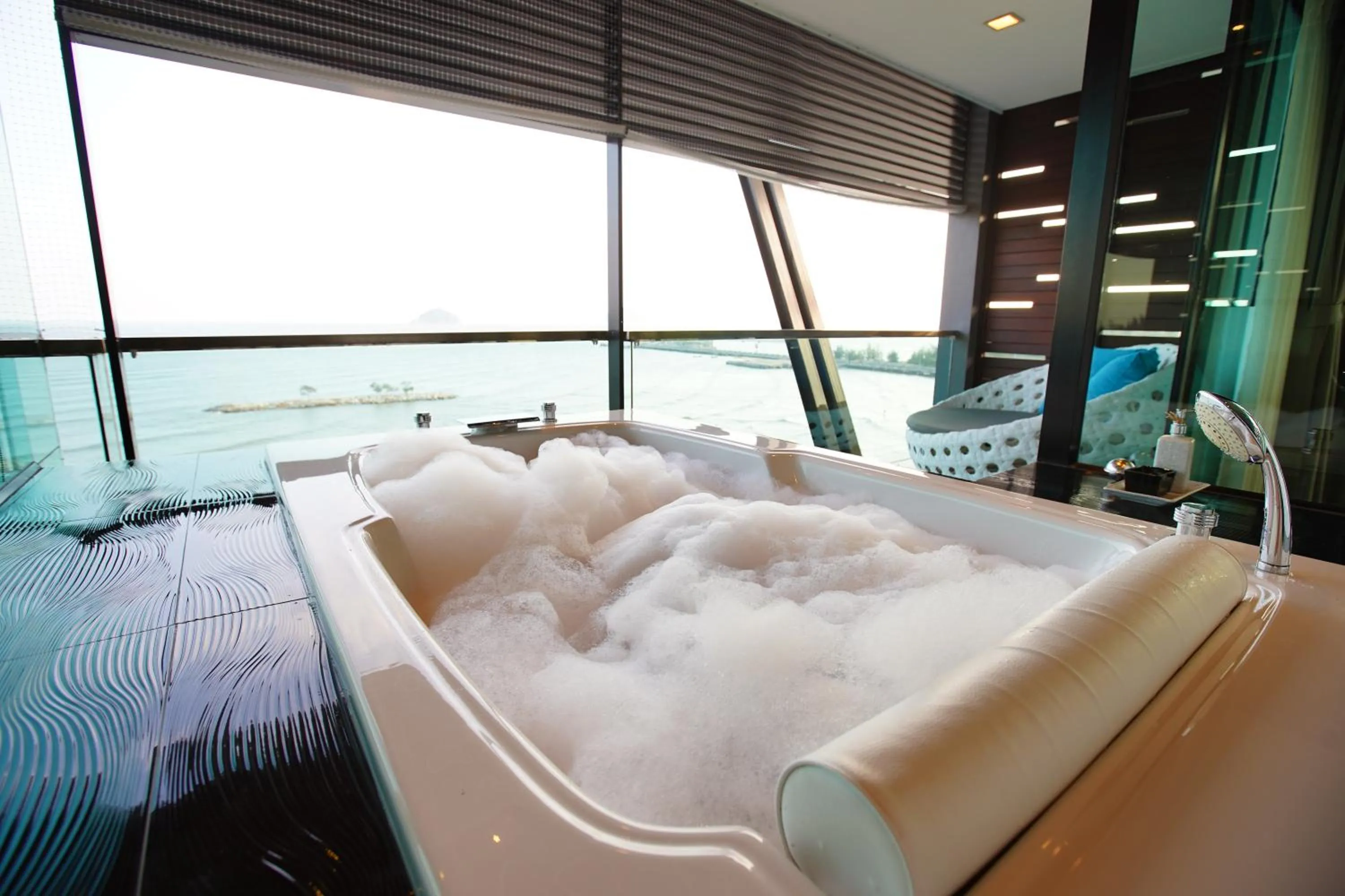 Sea view, Bed in @T Boutique Hotel