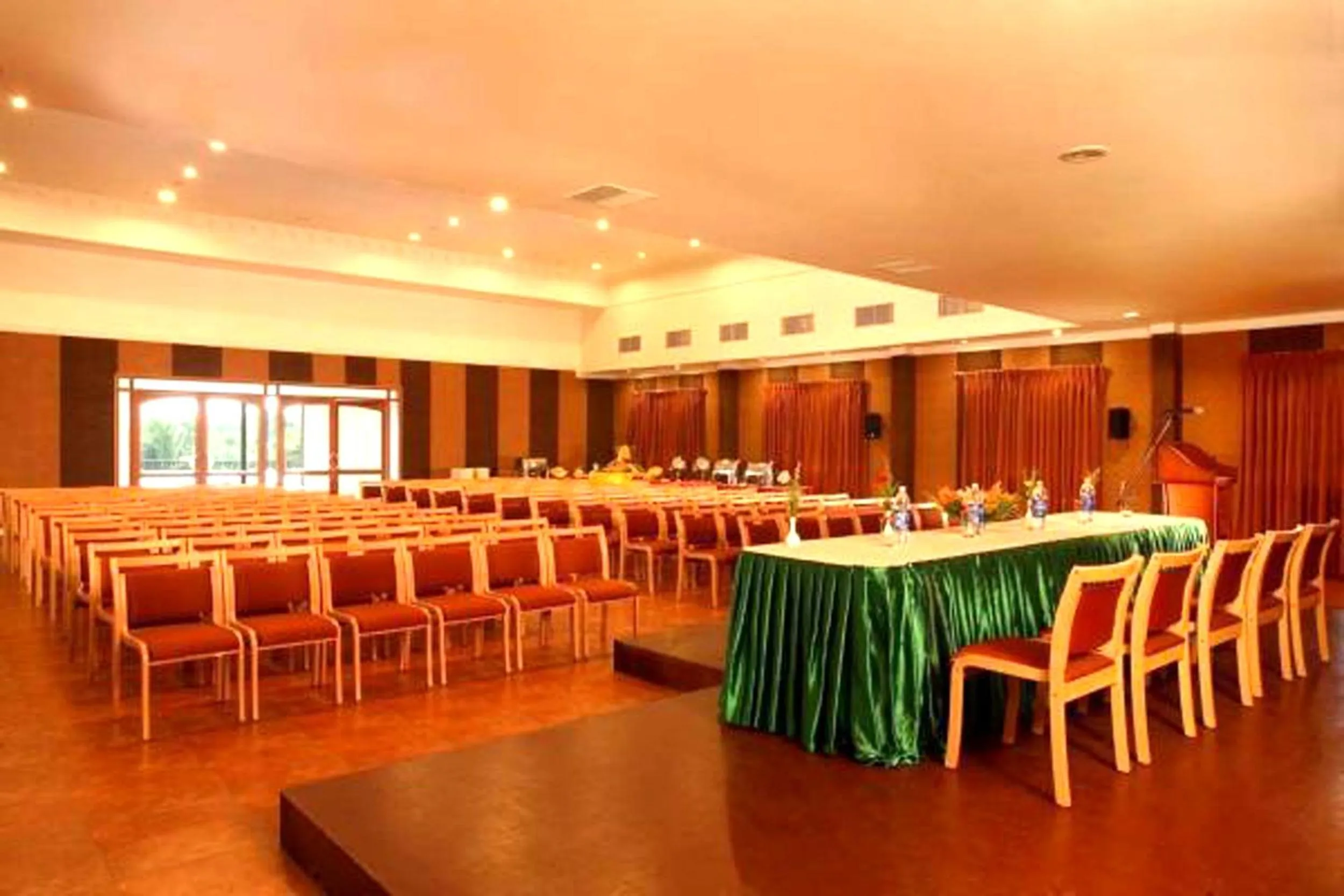 Meeting/conference room in Holiday Hotel