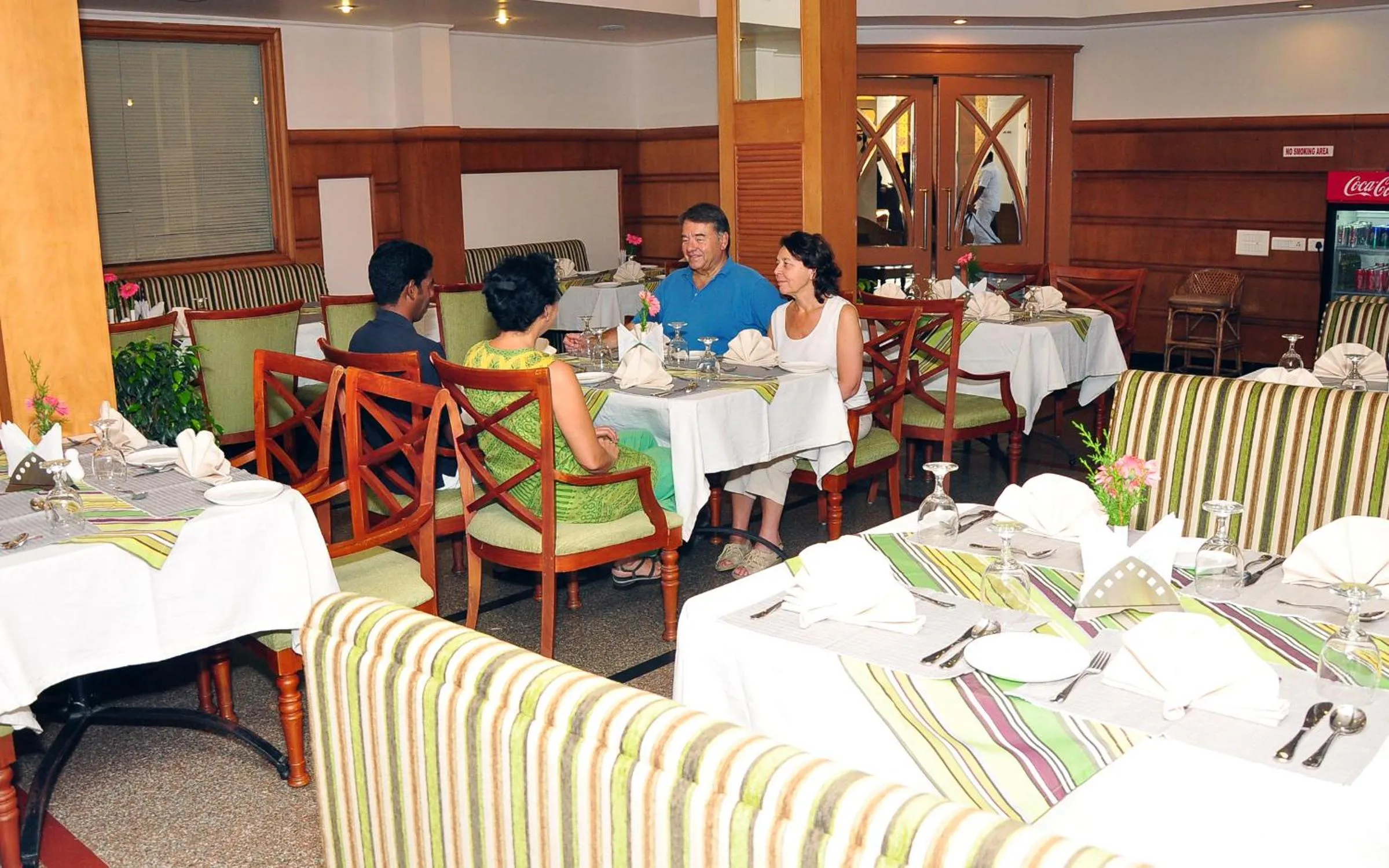 Restaurant/places to eat in Holiday Hotel