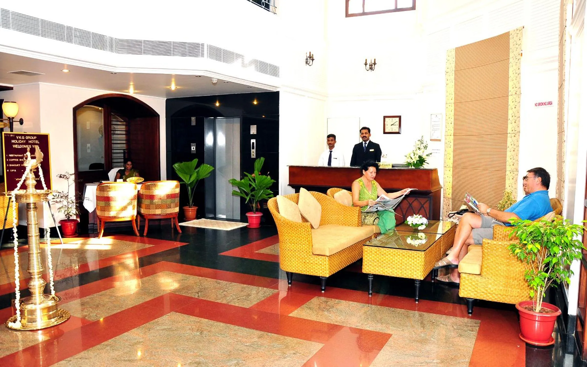 Seating area in Holiday Hotel