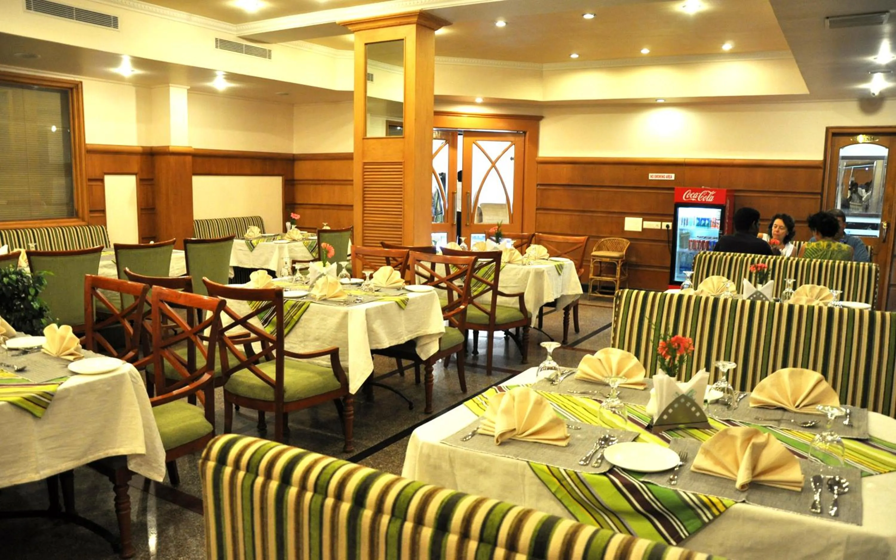 Restaurant/places to eat in Holiday Hotel