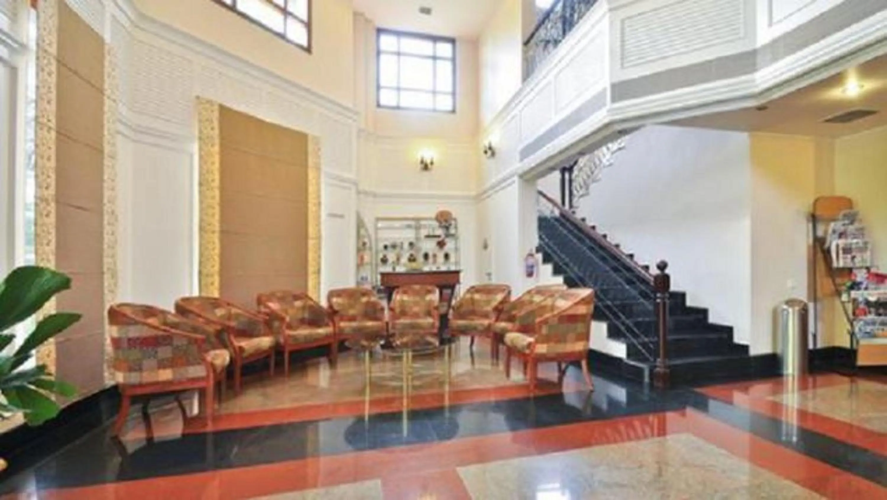 Lobby or reception in Holiday Hotel