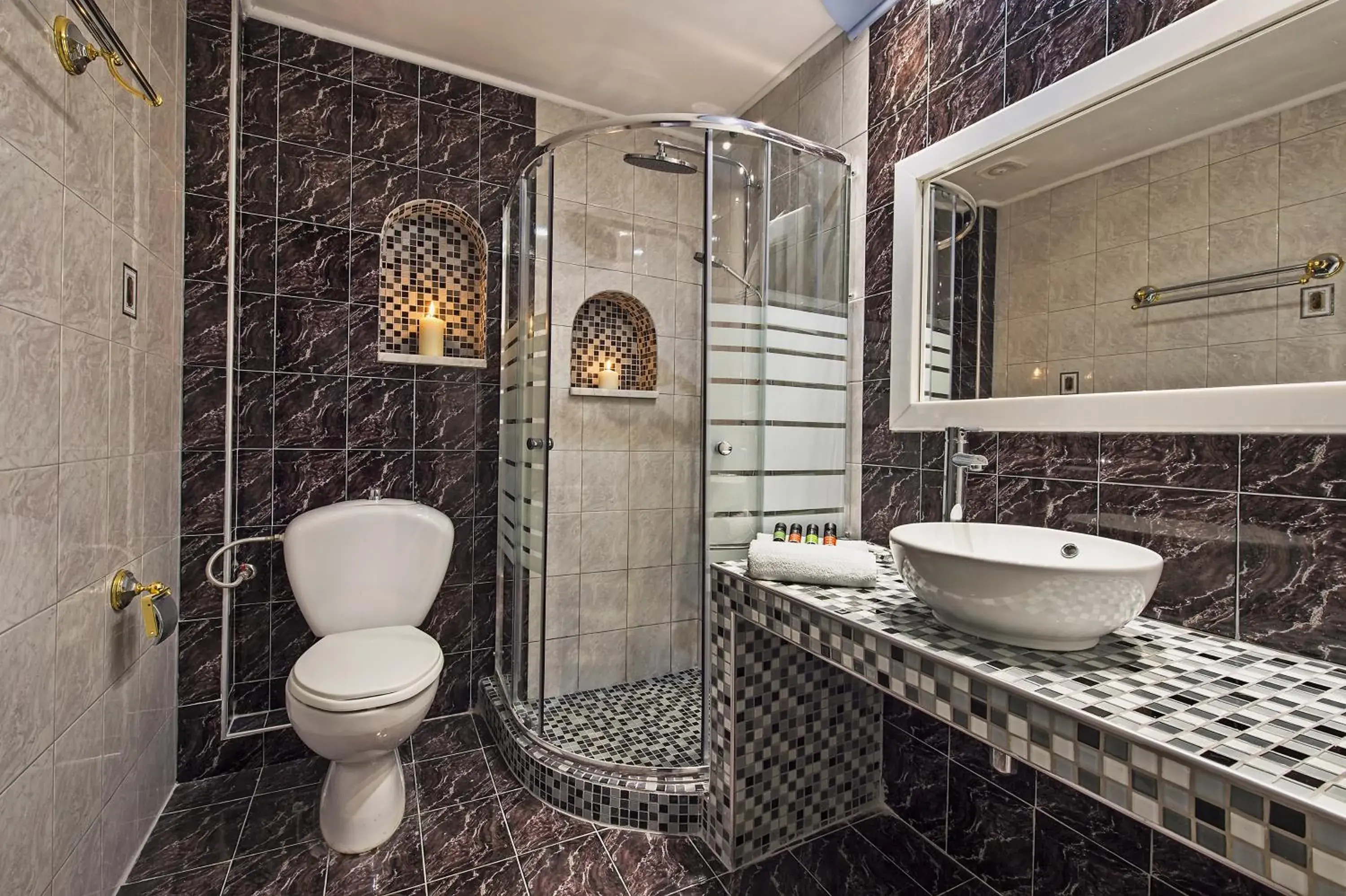 Twin Room with Pool View in Phoenix Twin Room with Pool View in Phoenix