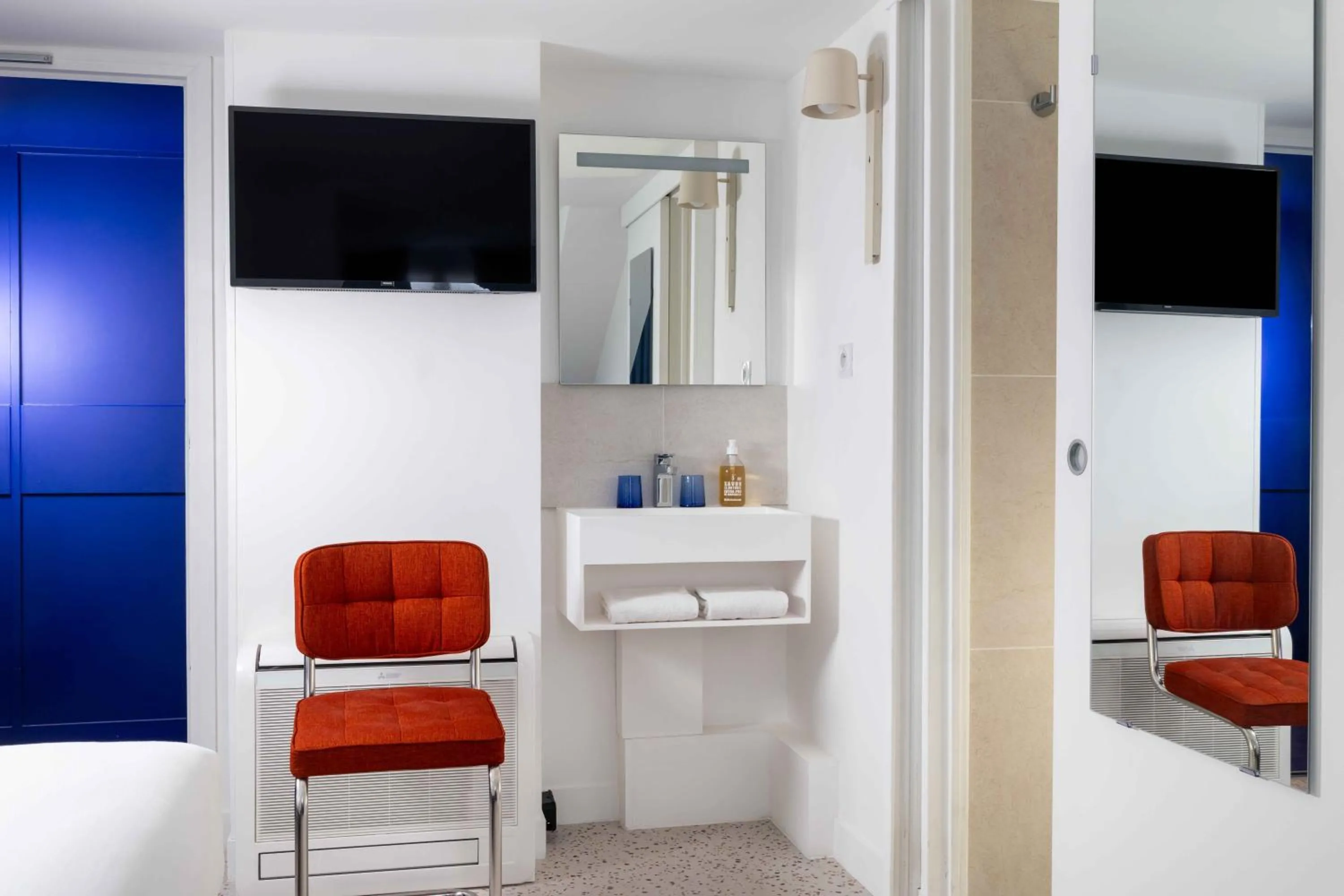 Photo of the whole room in Seb & Co