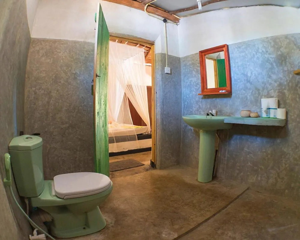 Toilet in De Silva Wind Resort Kalpitiya - Kitesurfing School Sri Lanka