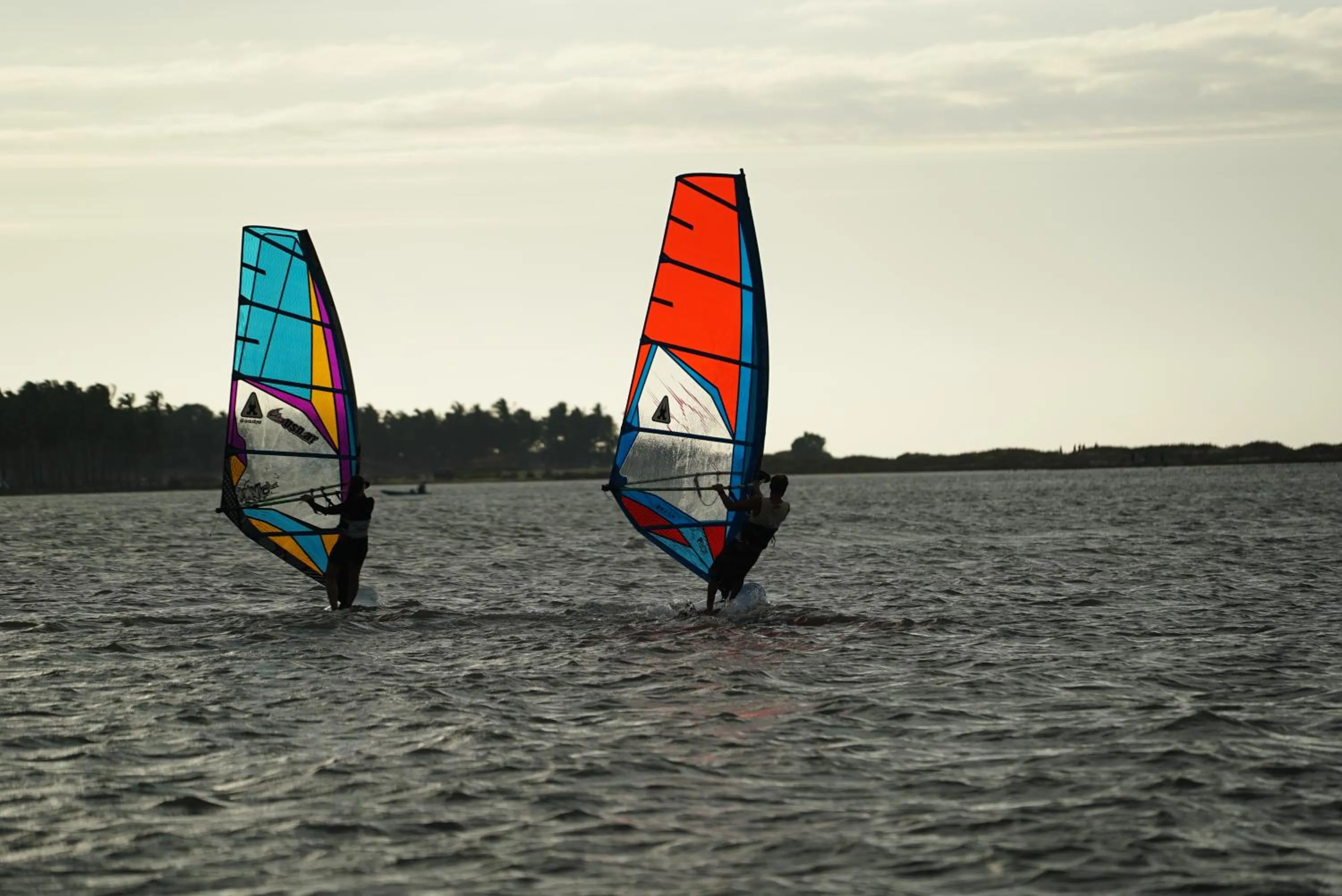 Windsurfing in De Silva Wind Resort Kalpitiya - Kitesurfing School Sri Lanka