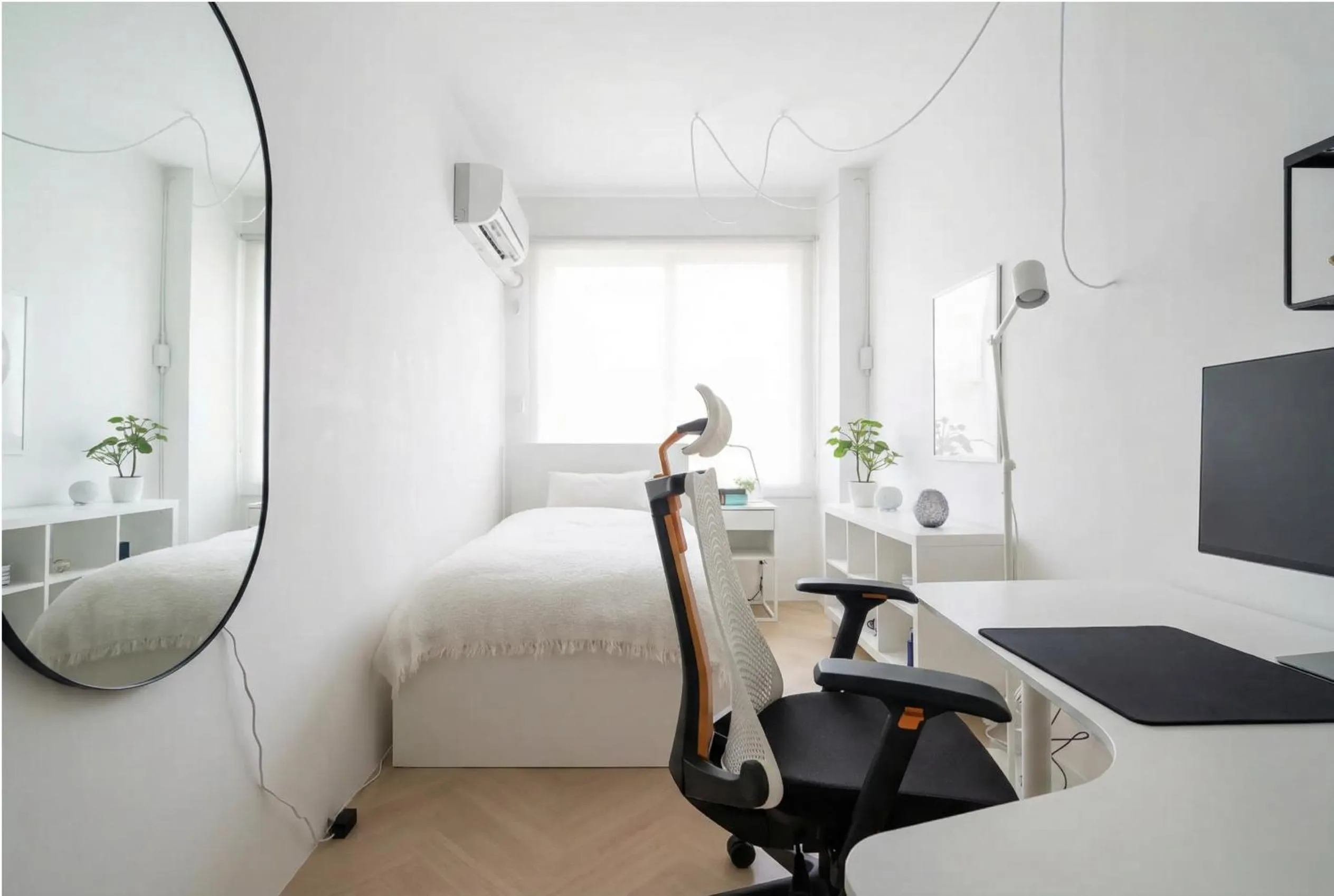 Photo of the whole room, Bed in Good Neighbors