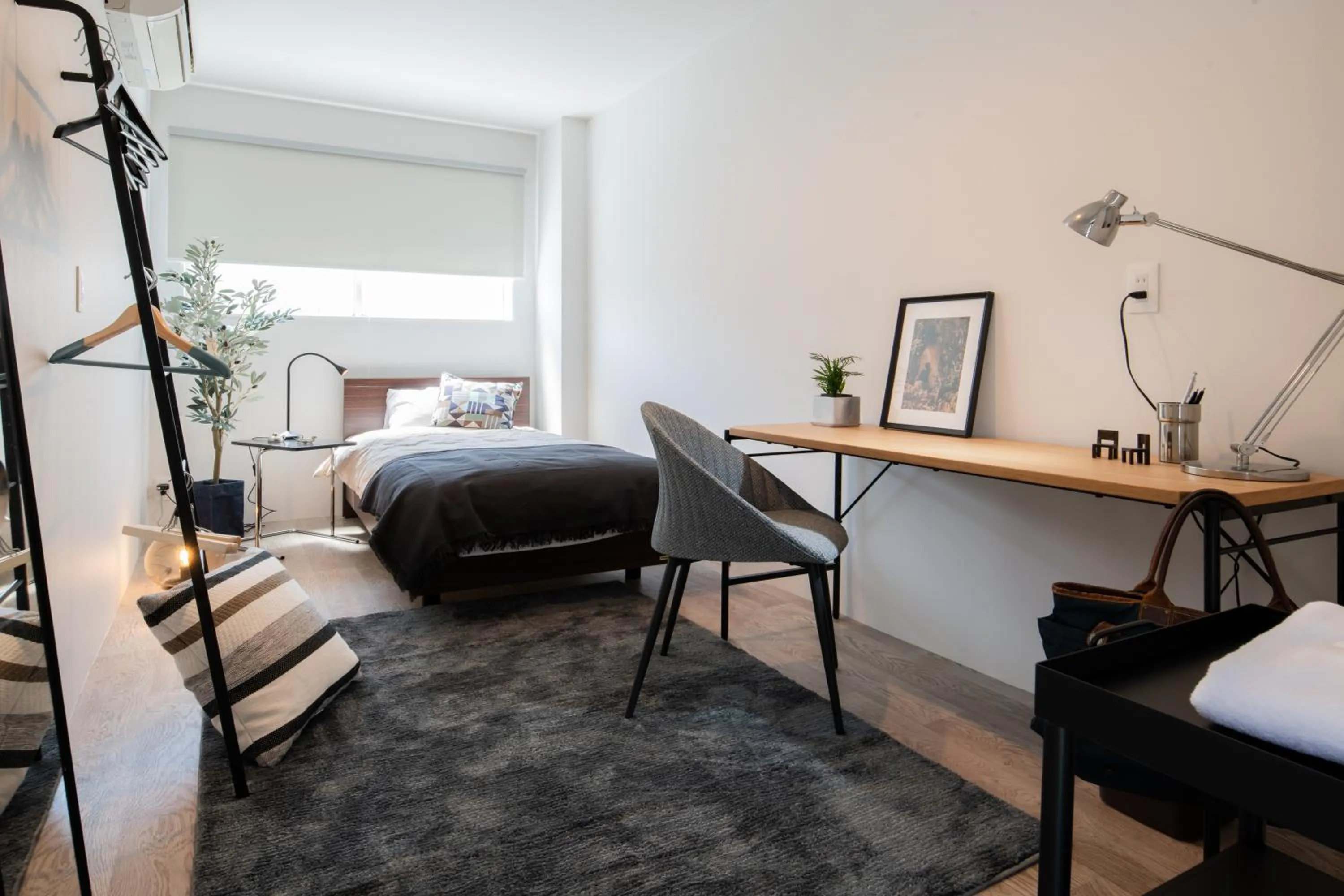 Bedroom, Bed in Good Neighbors