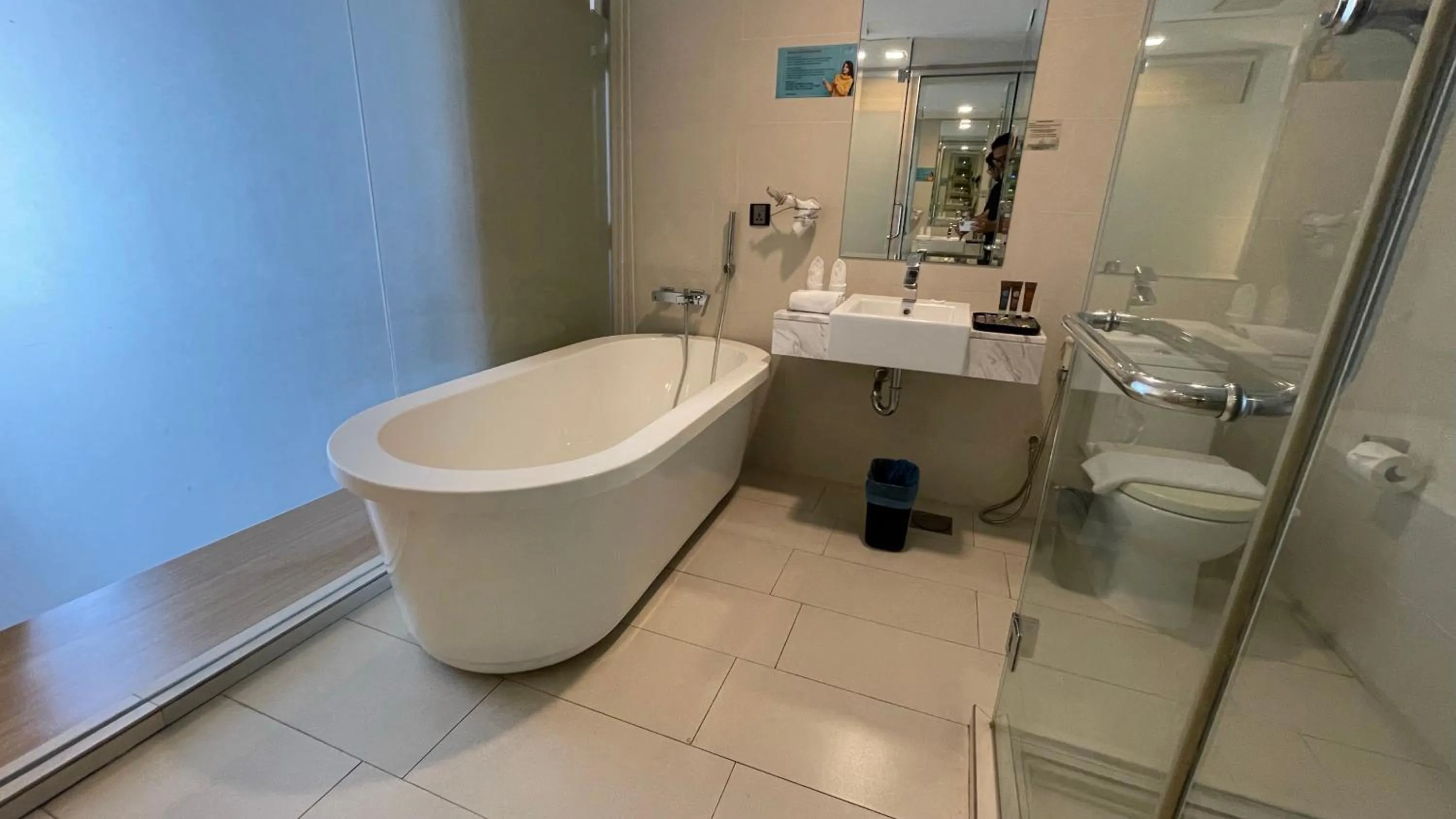 Bath in ASIA MELAKA HOTEL managed by The Straits Hotel & Suites 马六甲亚逸酒店