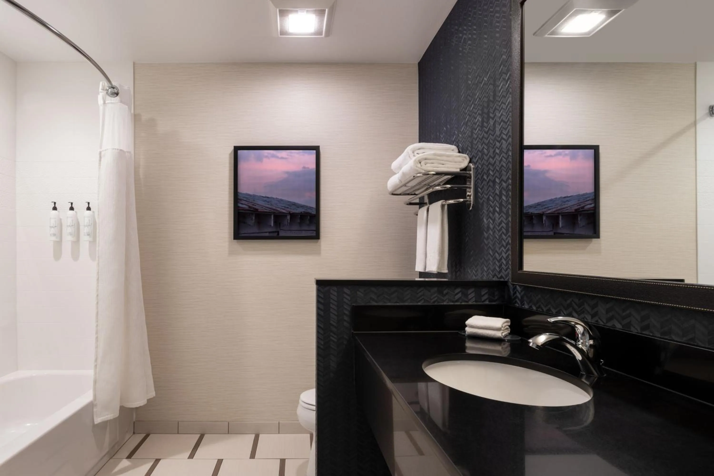 Bathroom in Fairfield Inn & Suites by Marriott Akron Fairlawn