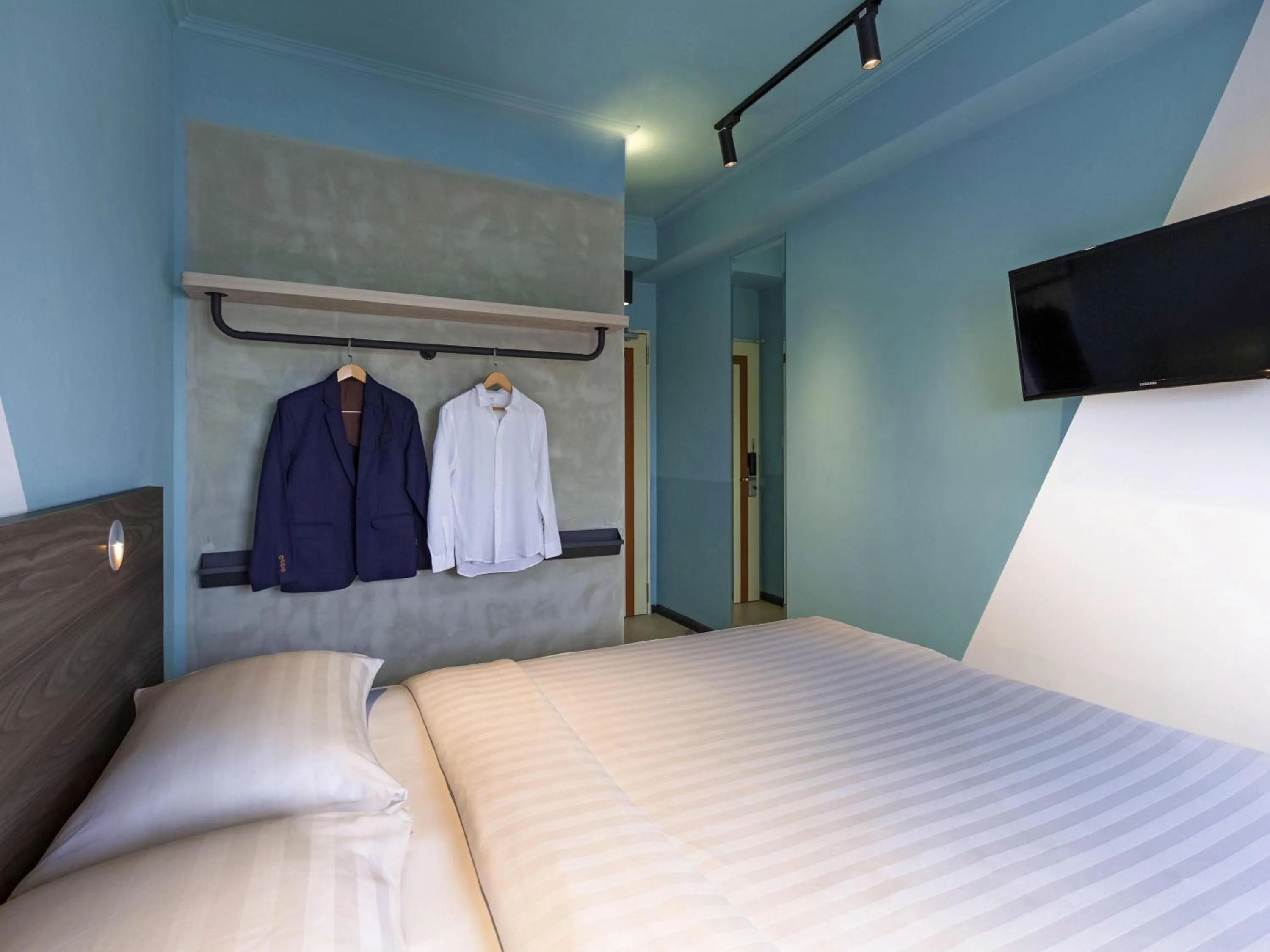 Bedroom, Bed in ibis budget Phnom Penh Riverside