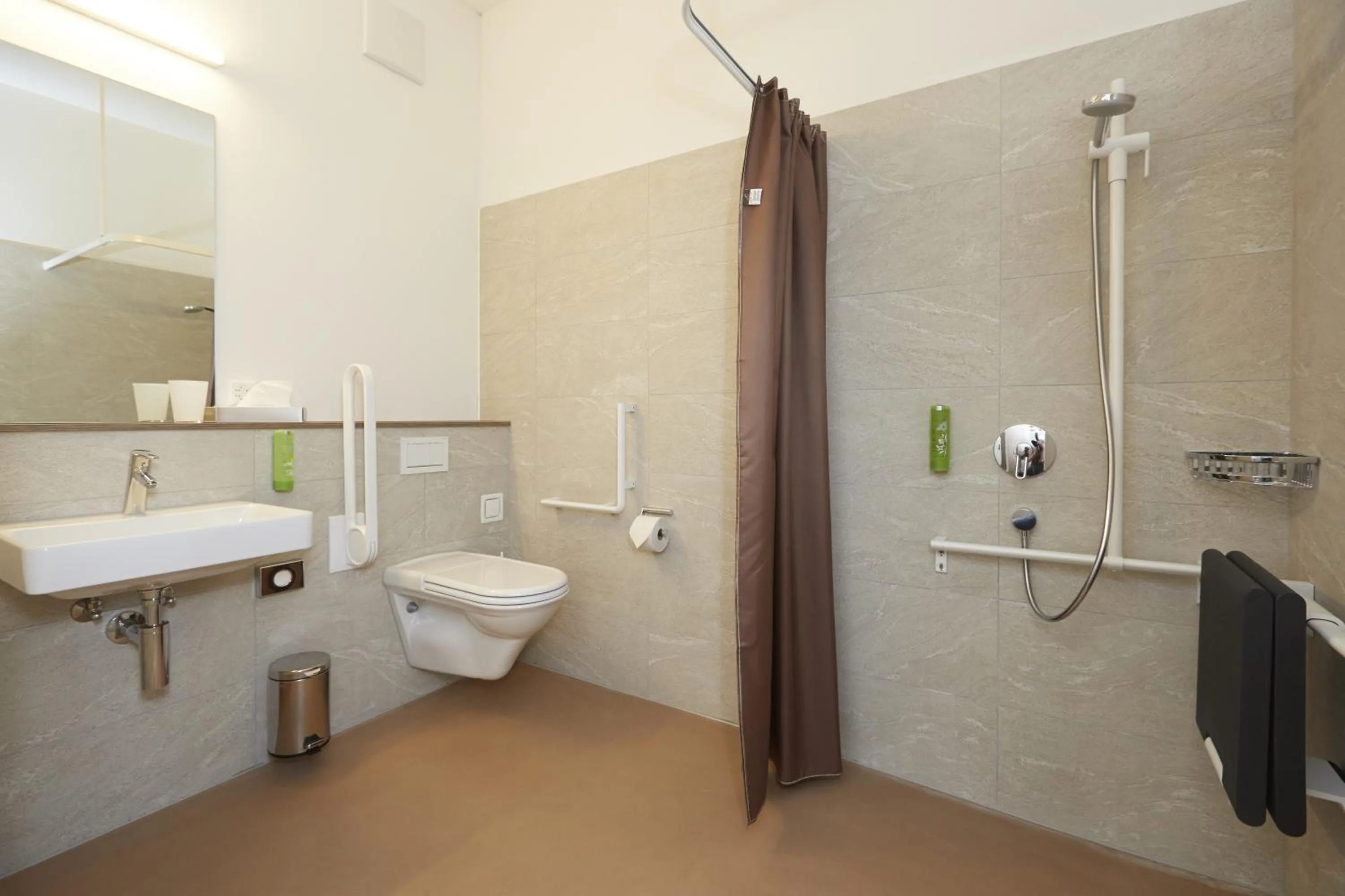 Bathroom in B&B Hotel Peter und Paul